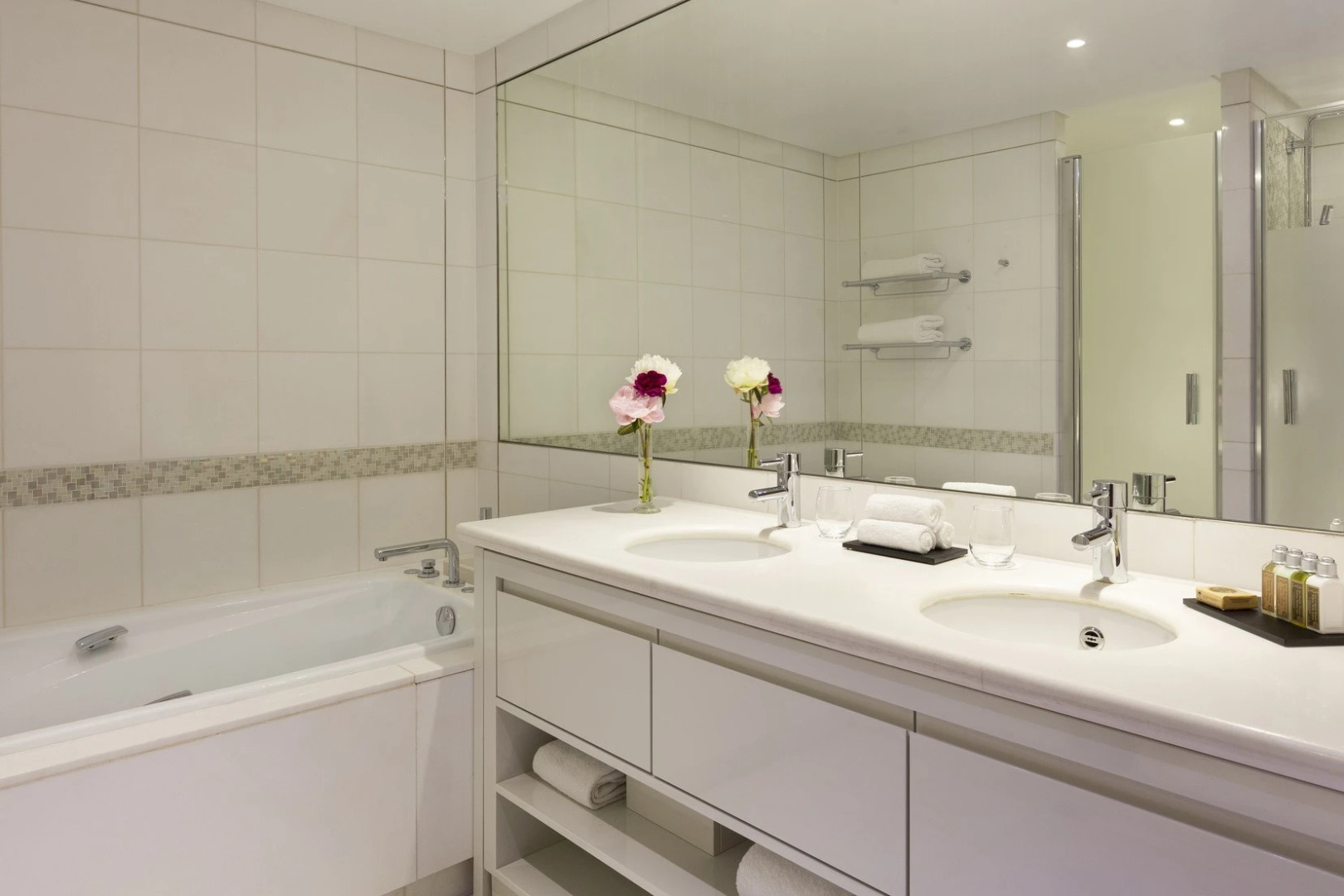 La Clef Tour Eiffel Paris by The Crest Collection