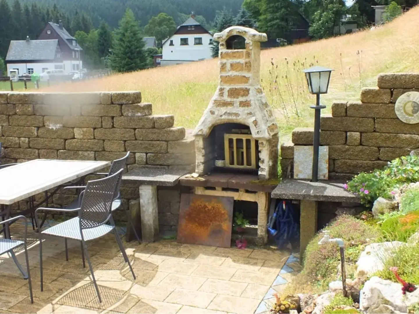 Small, Modern Apartment in Johstadt With Terrace