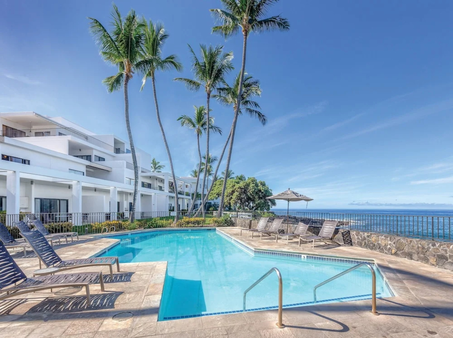 Royal Sea Cliff Condo