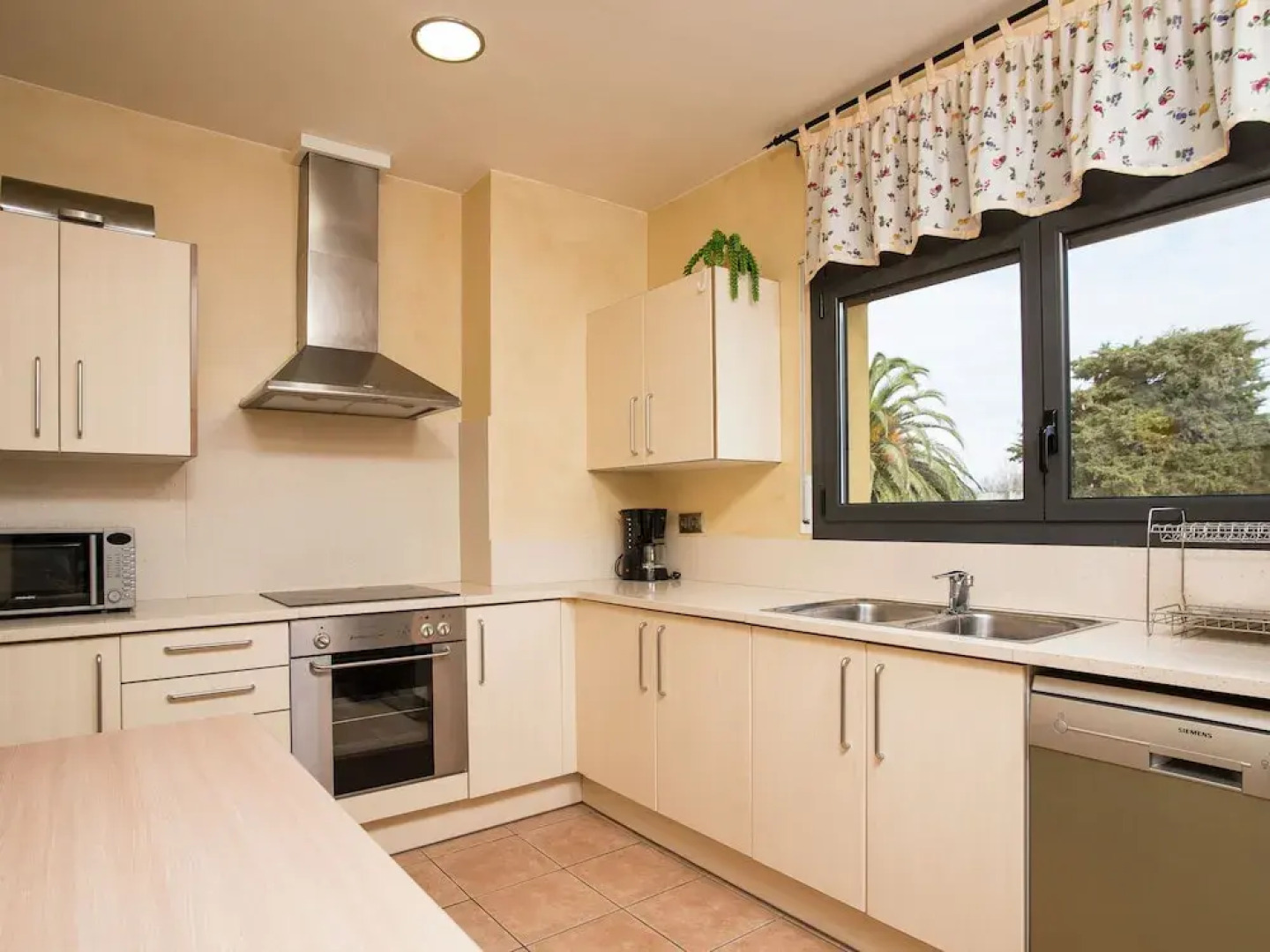 Cozy Holiday Home in UrbanitzaciÃ³ Bon Relax With Pool