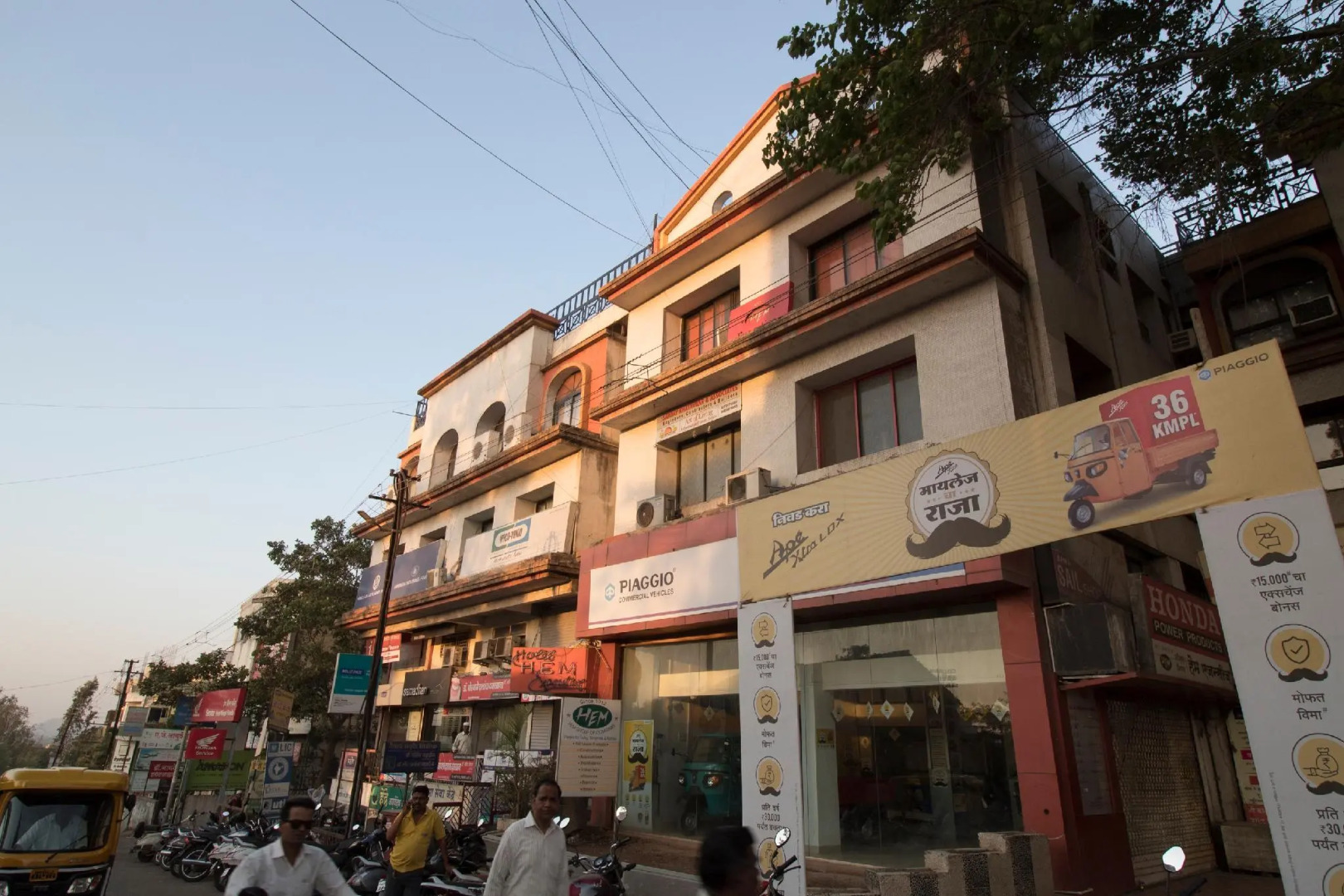 OYO Flagship 37831 Hotel Hem Executive