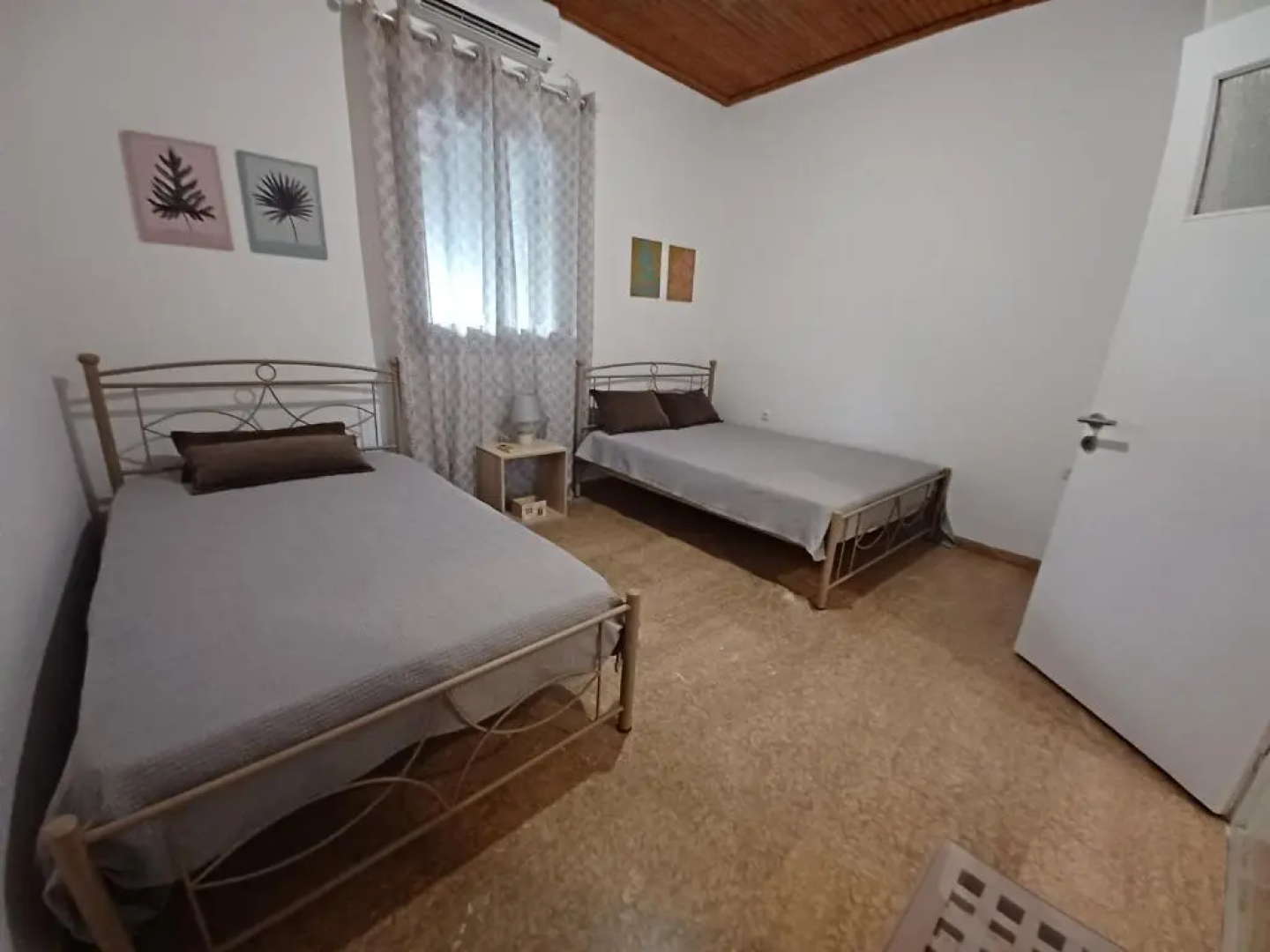 Beach House for up to 9 people near Olympia