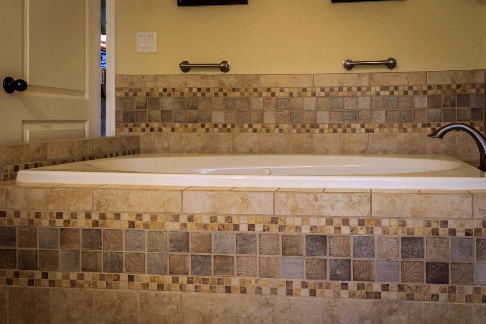 Charm Motel & Suites