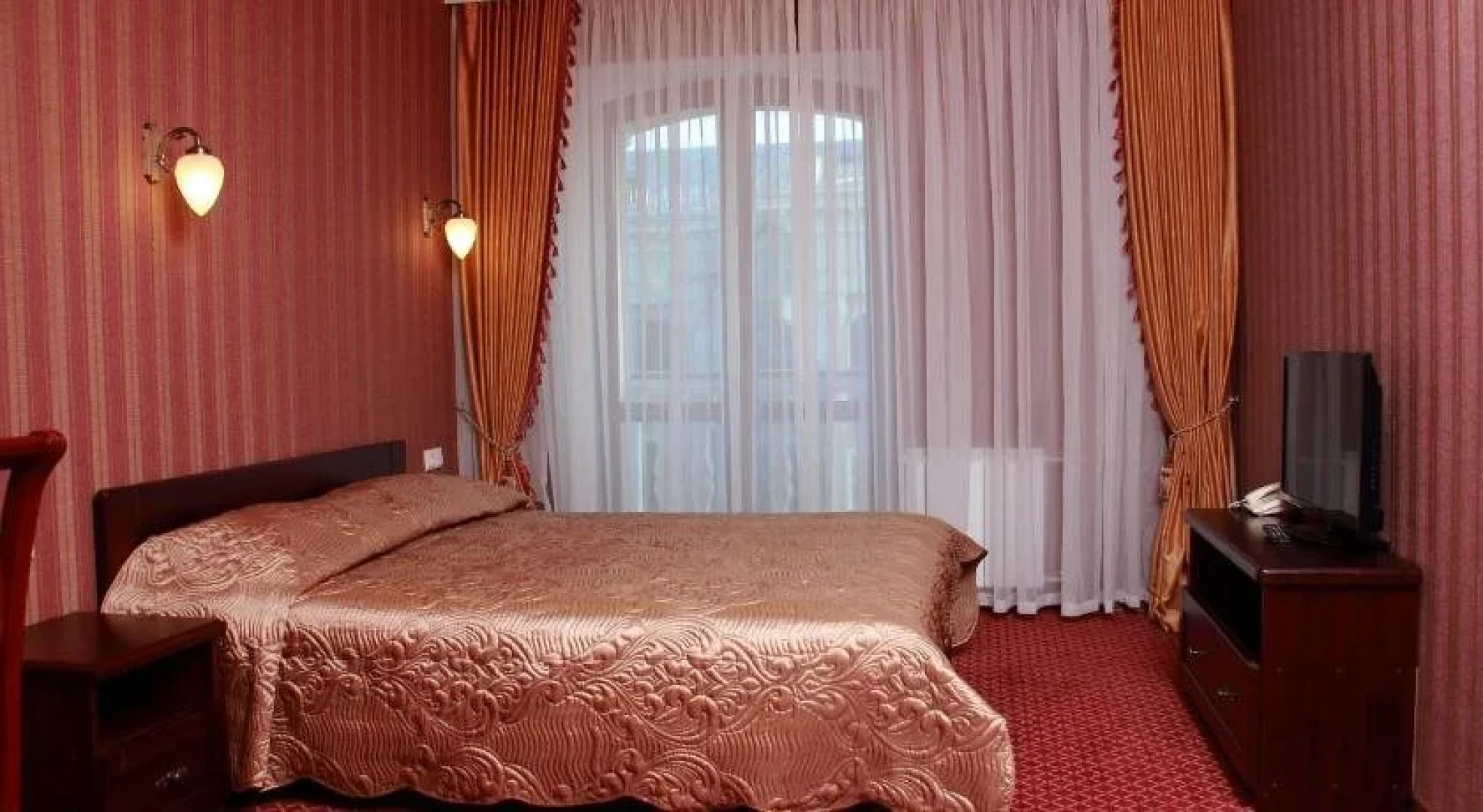 Отель Аристократ