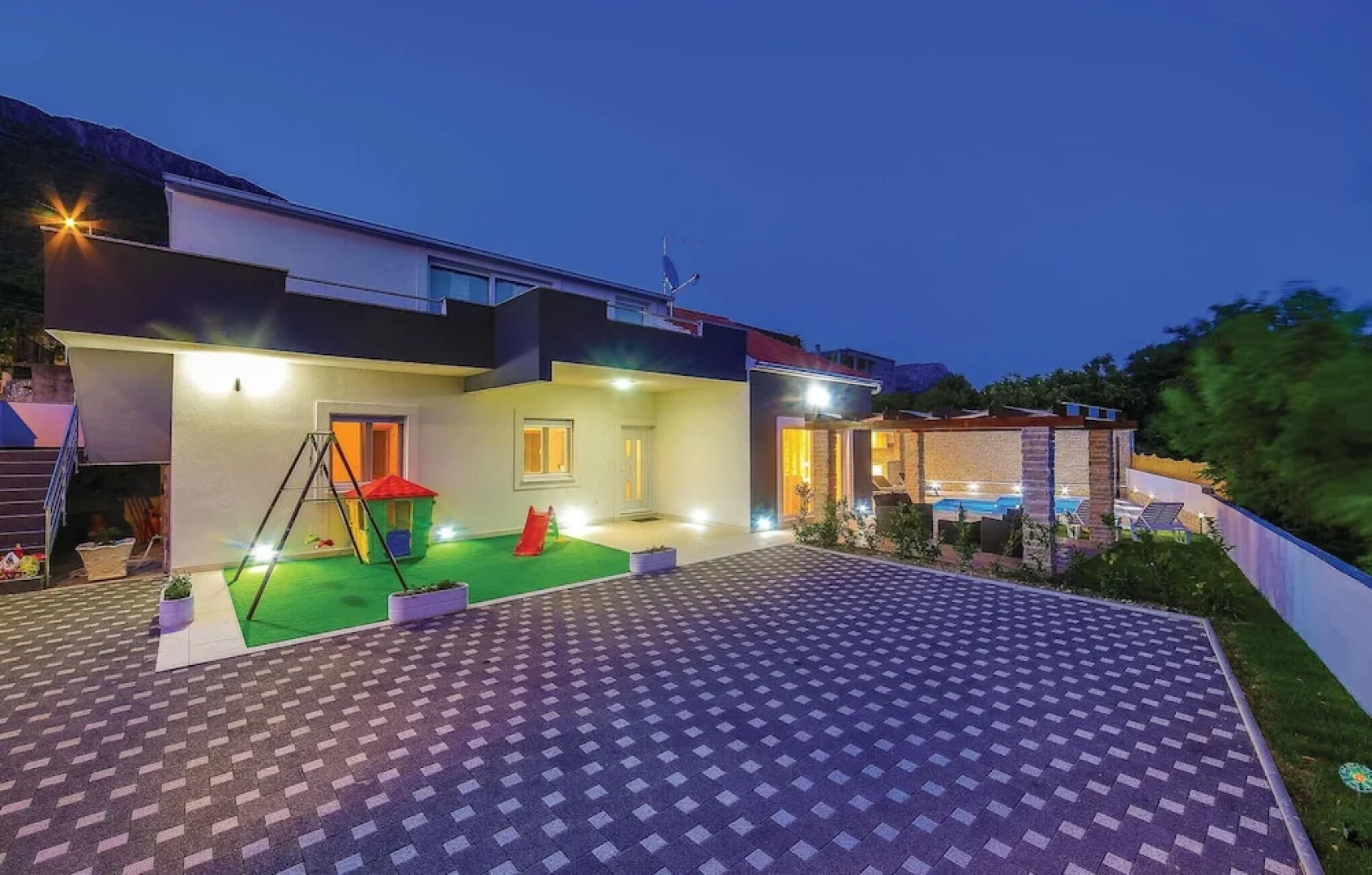 Nice Home in Kastel Stari With Wifi and 3 Bedrooms