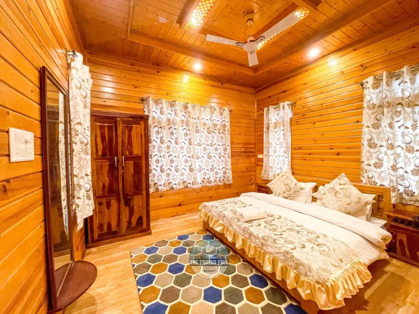 The FrozenFall Resort - Gulmarg