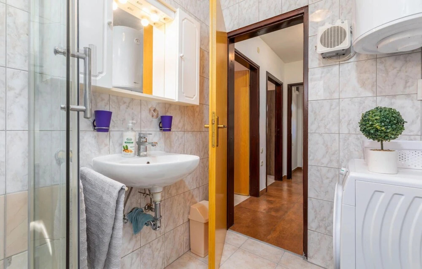 Nice Home in Valbandon with Hot Tub, WiFi & 2 Bedrooms