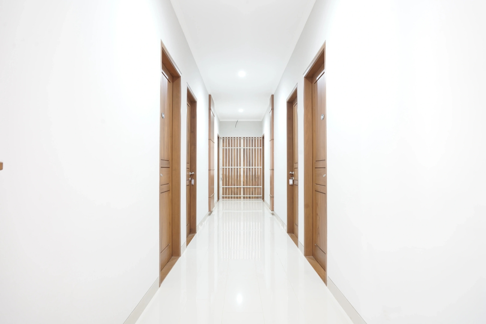 Capital O 1974 Grand Parigi Hotel