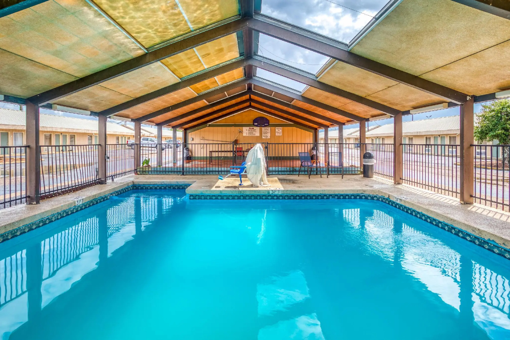 Rodeway Inn & Suites