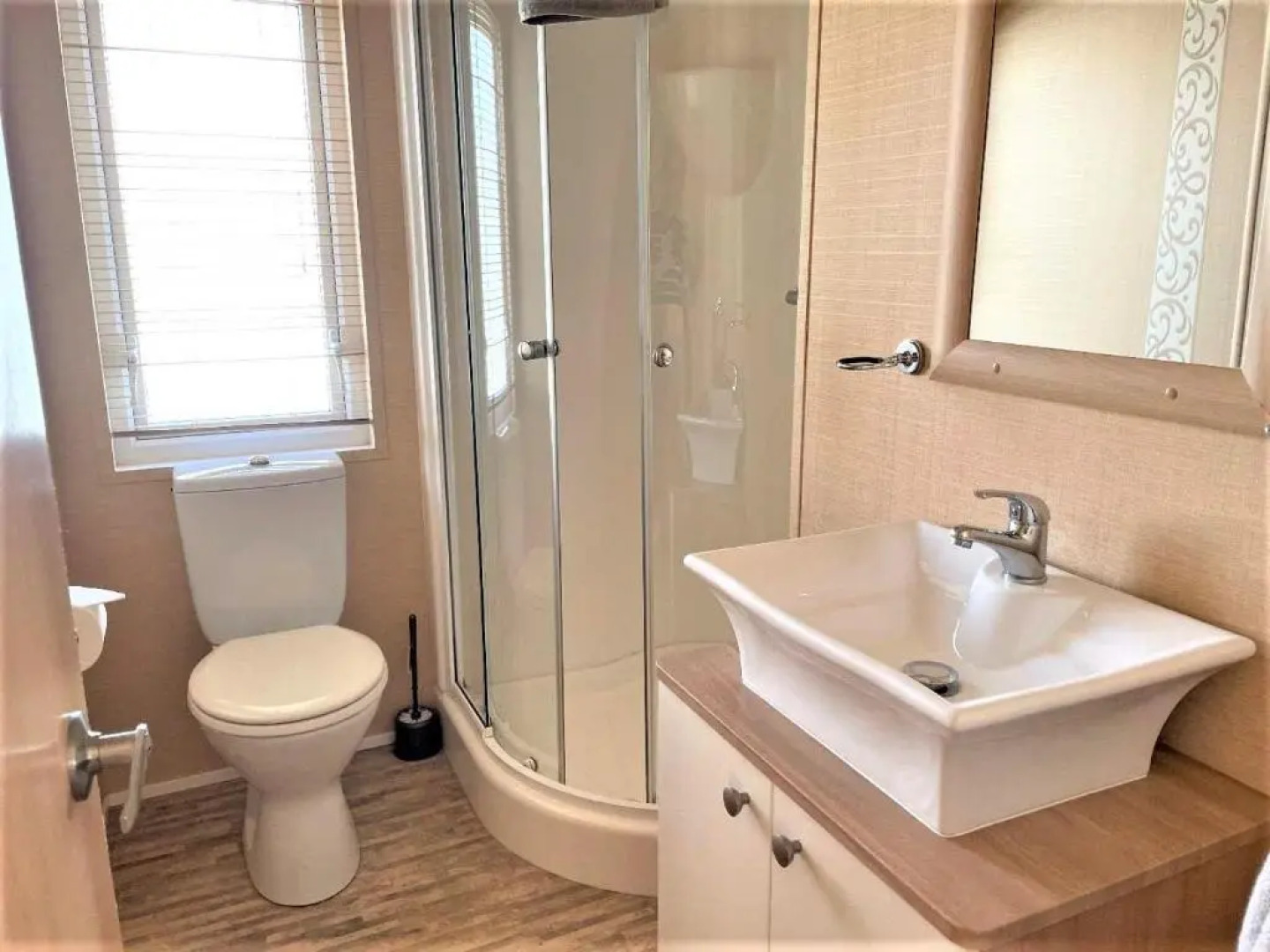 Pevensey Bay Holiday Park Corner Lodge With Own Garden 3 Bedrooms 2 Bathrooms Beach 5 Minutes Walk