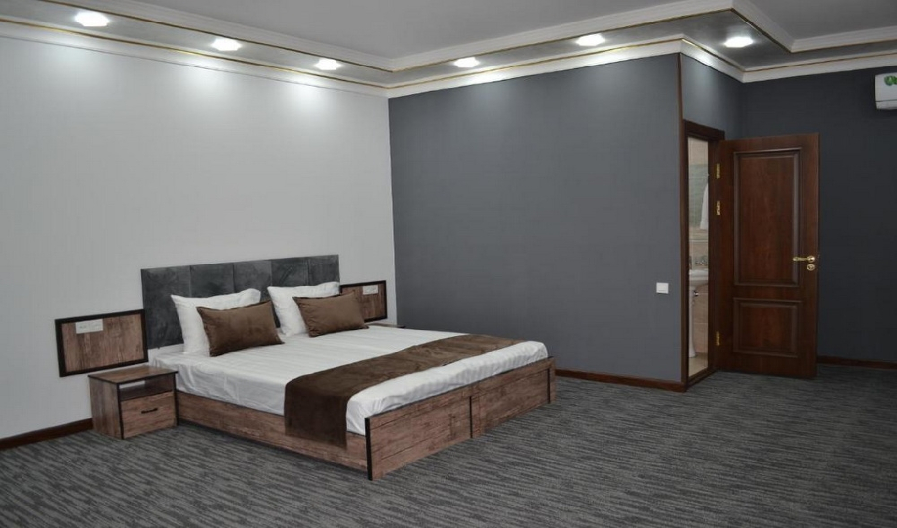 Art Angren Hotel