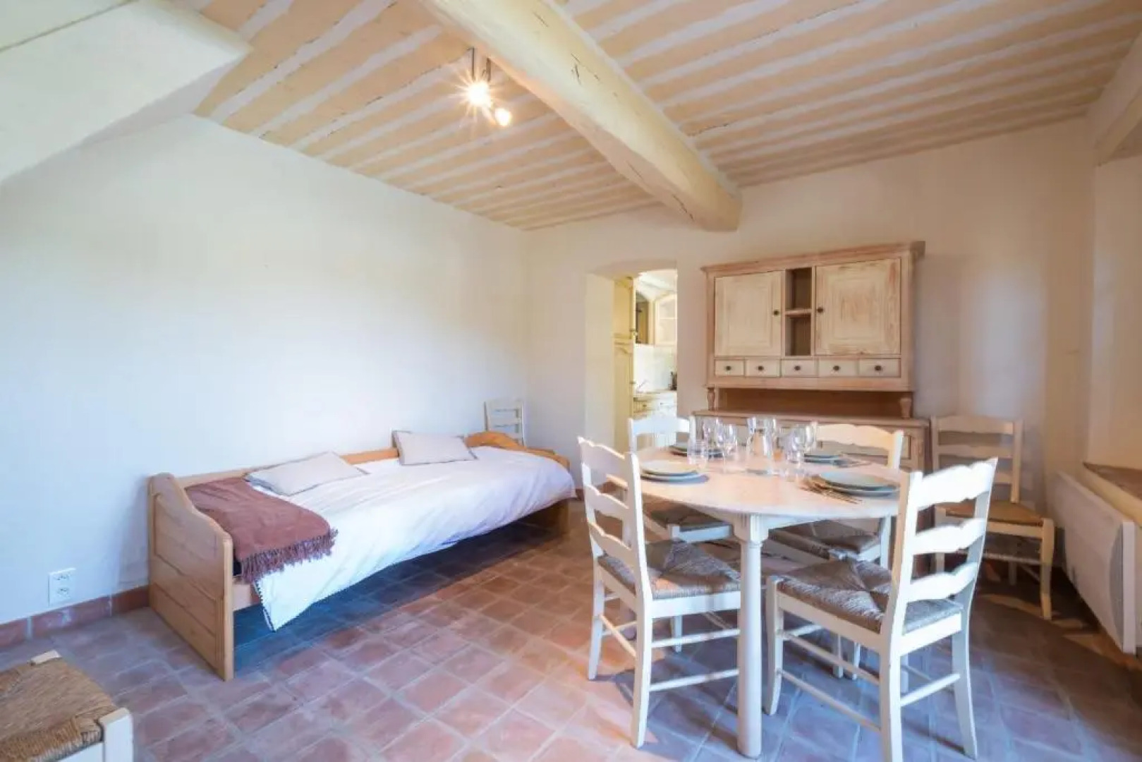 SERRENDY BIJOU de 280m2 au calme absolu avec piscine à débordement