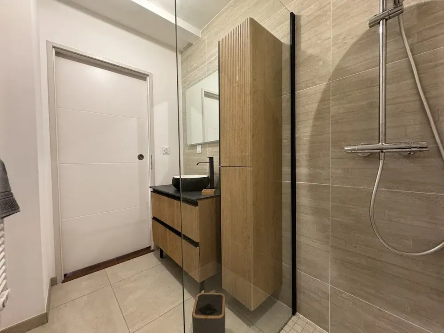 Hillside Retreat With Scenic Views