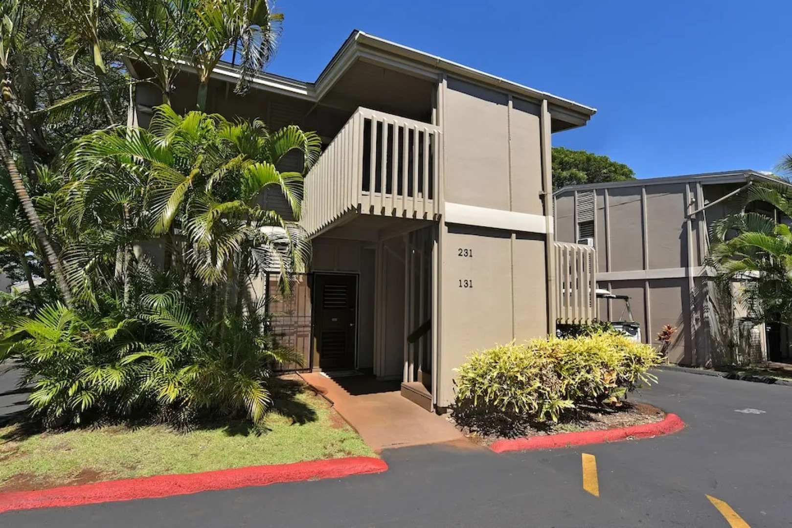 Pohailani 131 by RedAwning