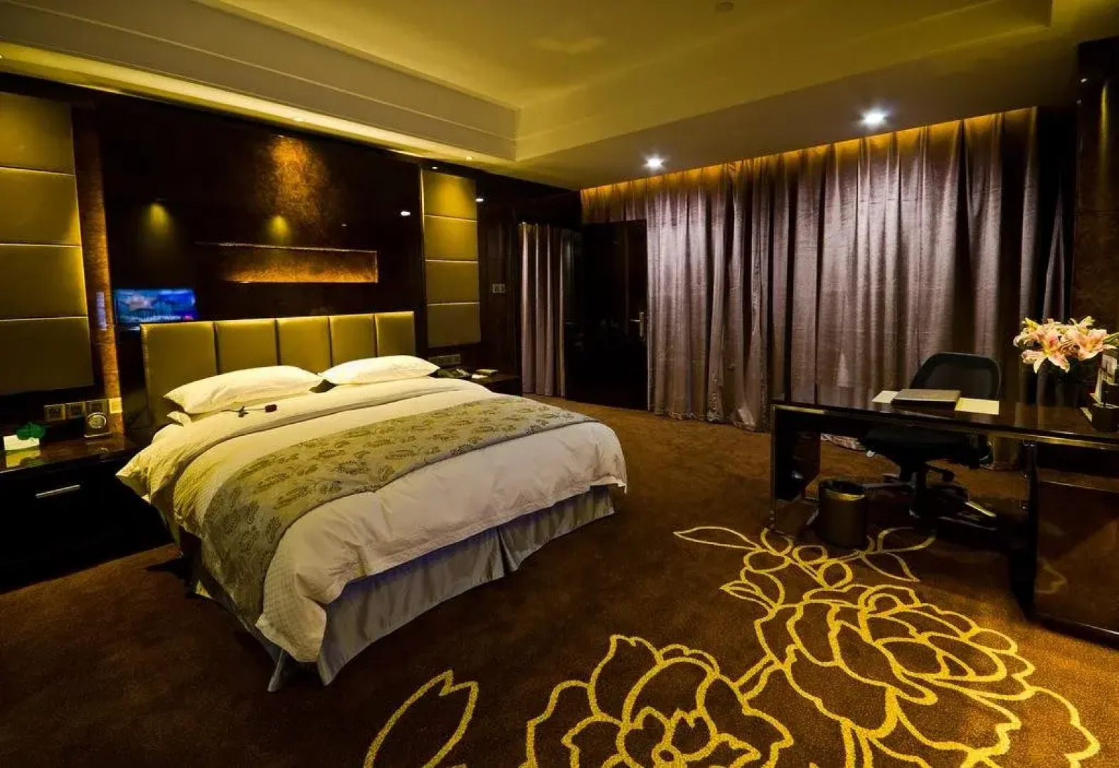 Yichang Jinshi Hotel