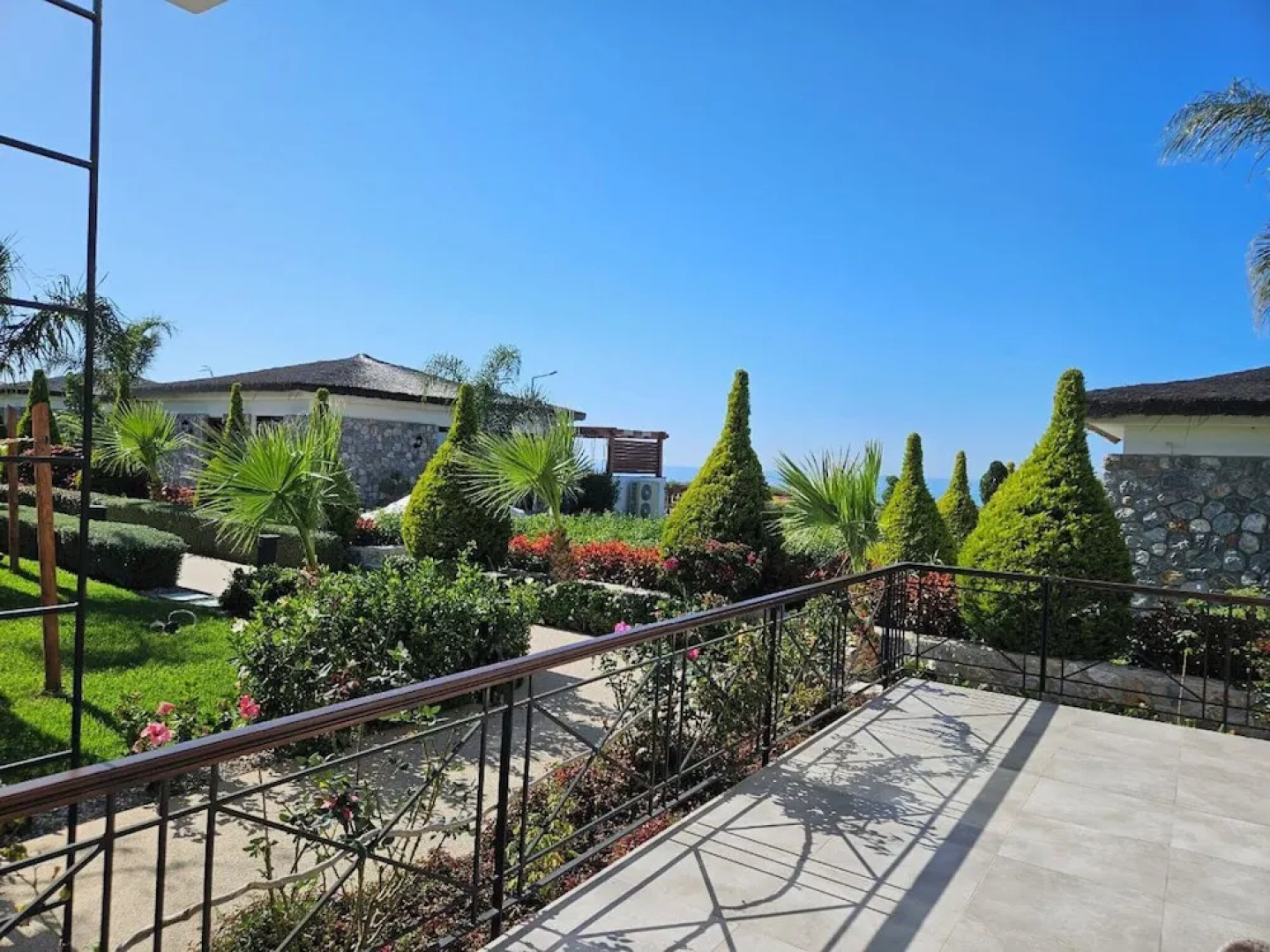 Serene Three-bedroom Retreat in Unforgettable Setting