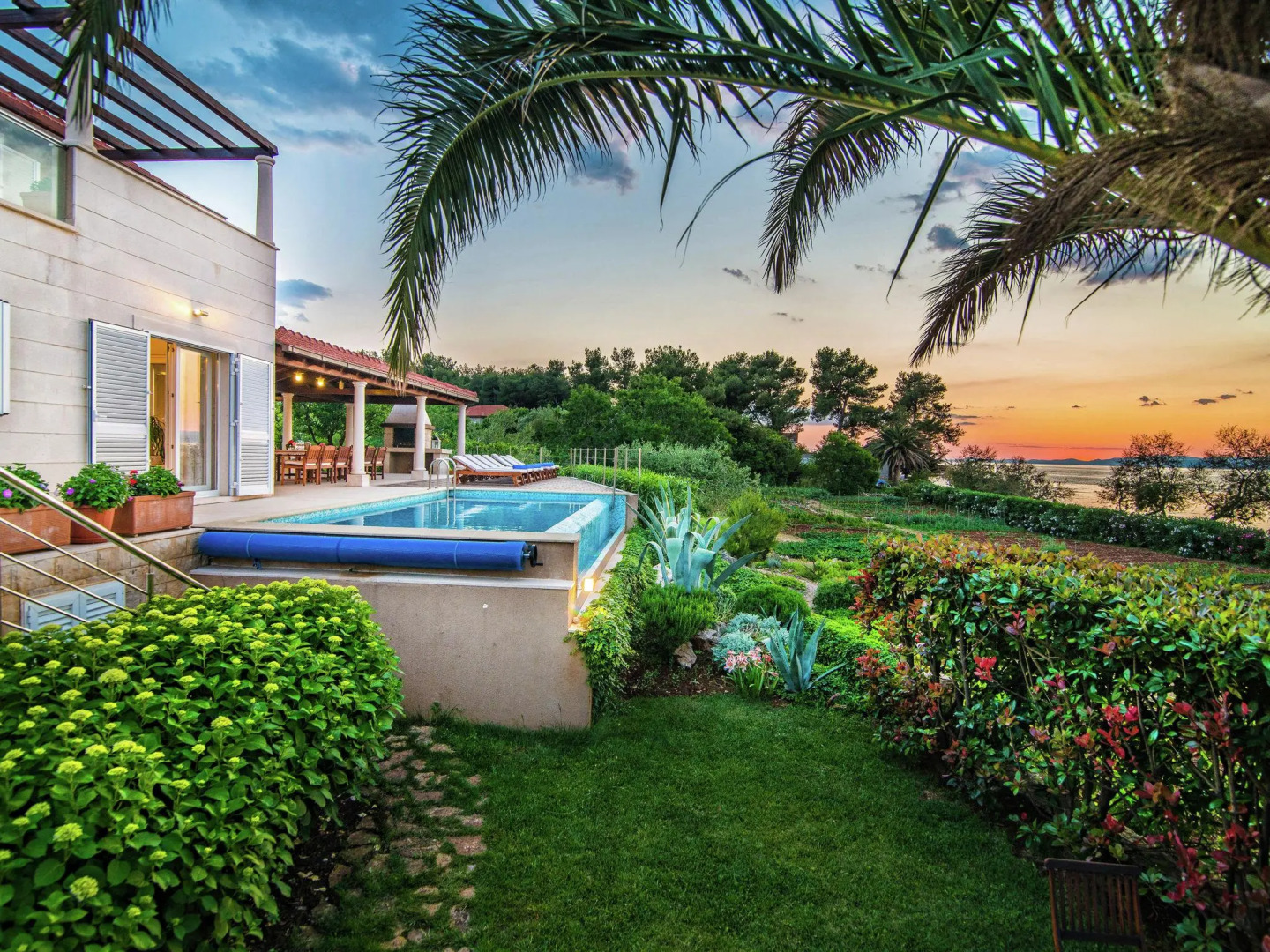 Beautiful Villa on the Island of Brac With Infinity Pool, Beach at 30 Meters