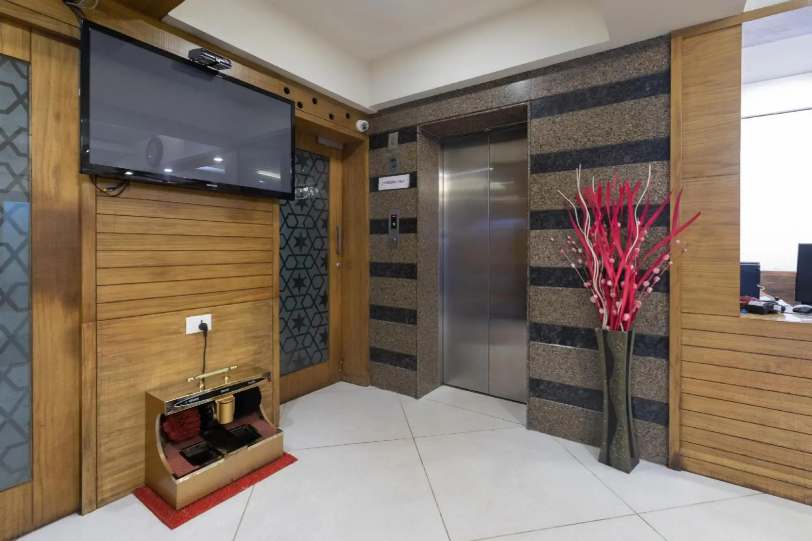 Falnir Palace by OYO Rooms