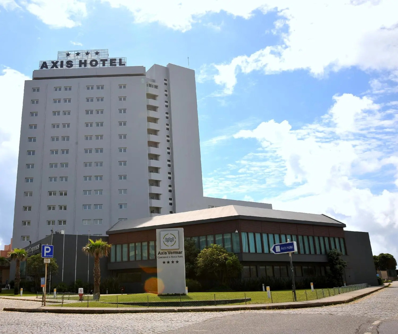 Axis Vermar Conference & Beach Hotel
