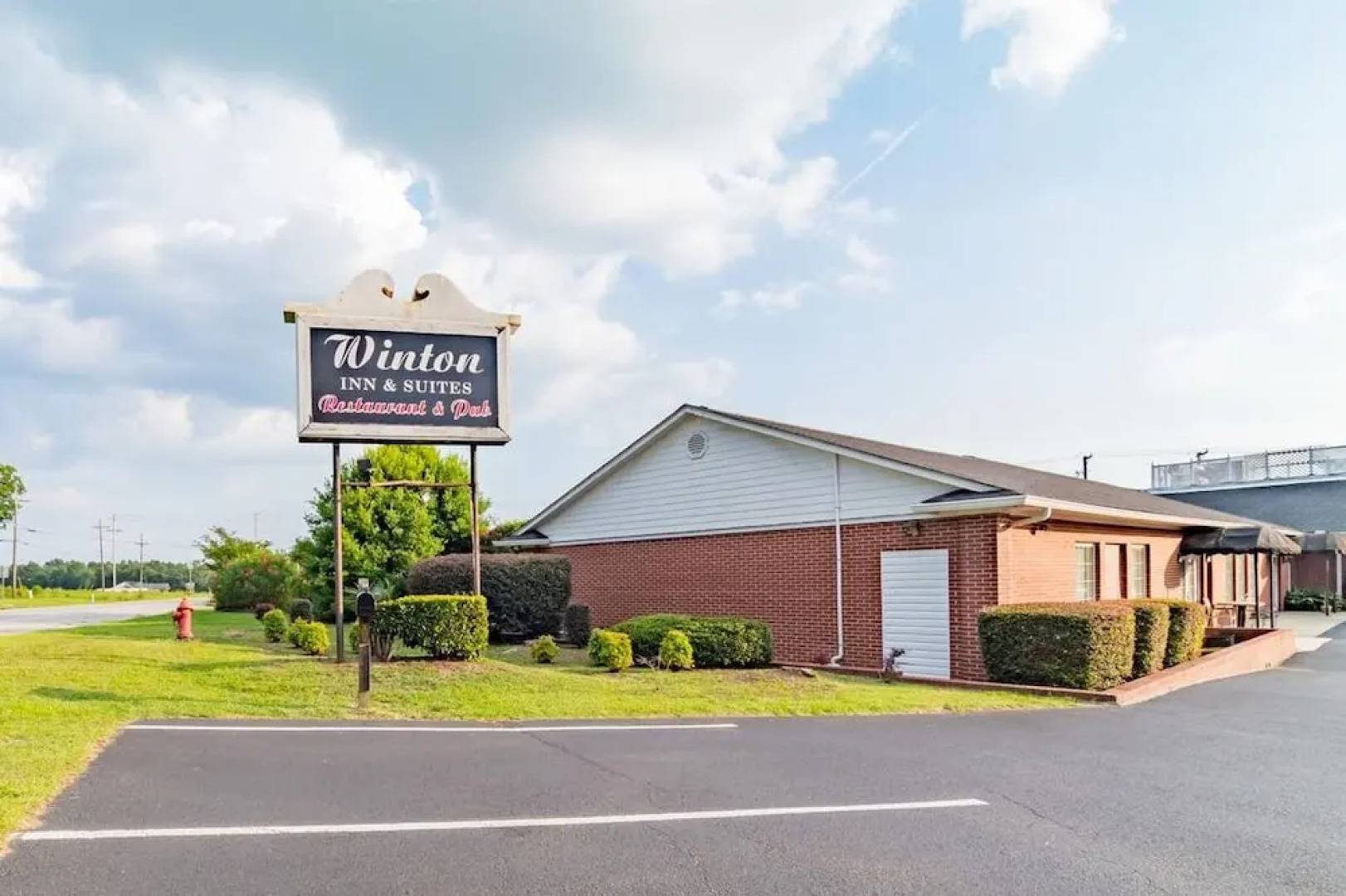 Winton Inn & Suites