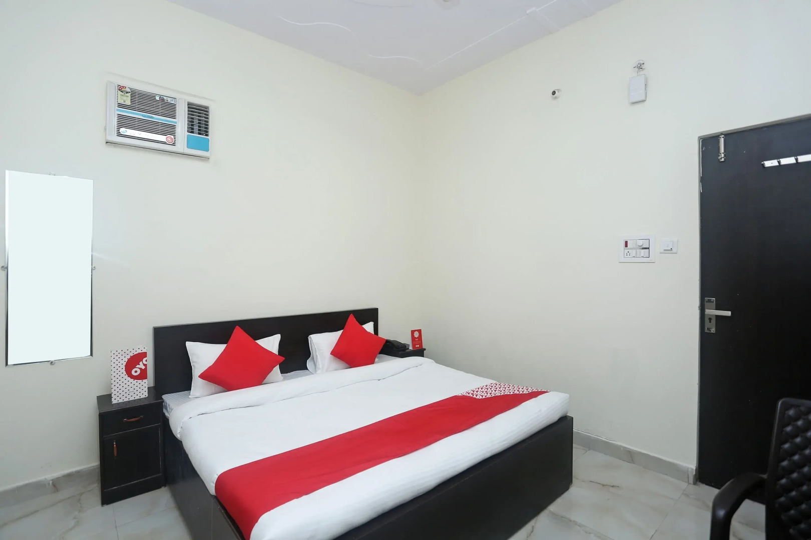 OYO 16904 Hotel Maharaja Palace