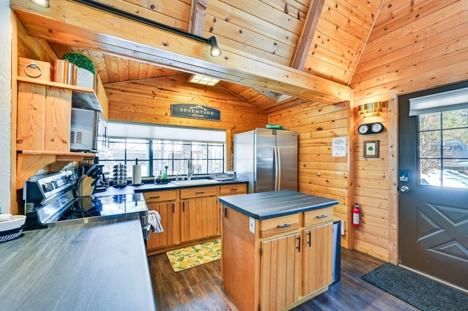 A-frame Munds Park Retreat: 35 Miles to Snowbowl