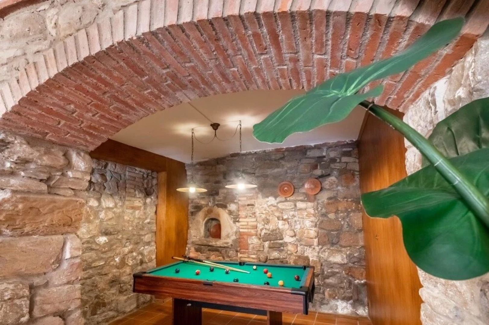 House With 5 Bedrooms in Argençola, With Wonderful Mountain View, Priv