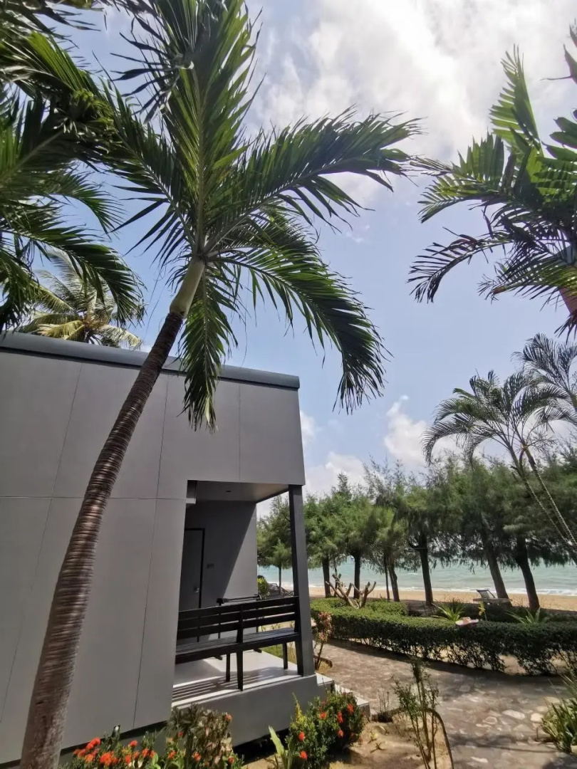 Coco Pino Bankrut Beach Resort.