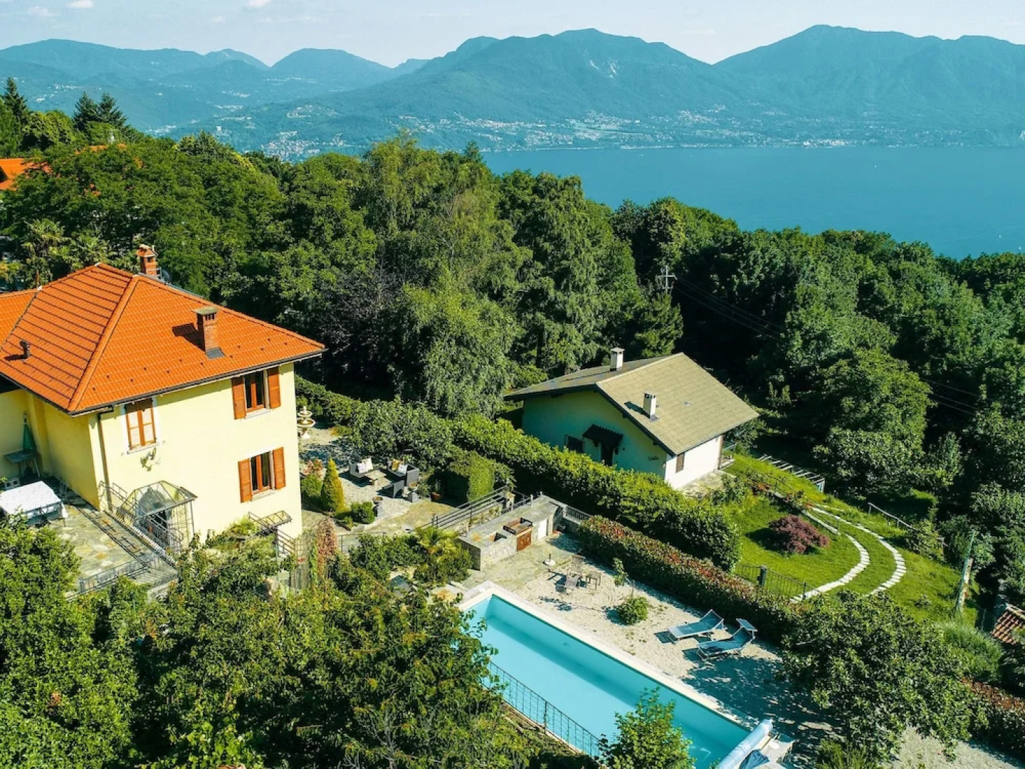 Villa With Private Pool and View of the Lake