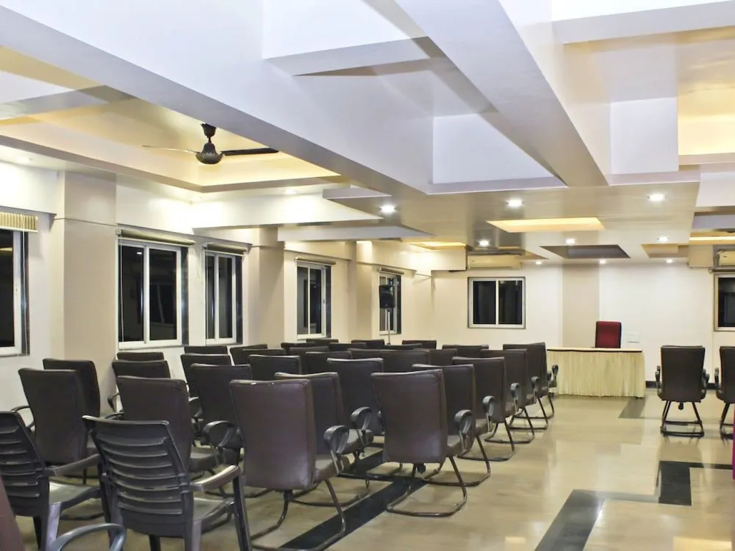 Hotel Jayratna