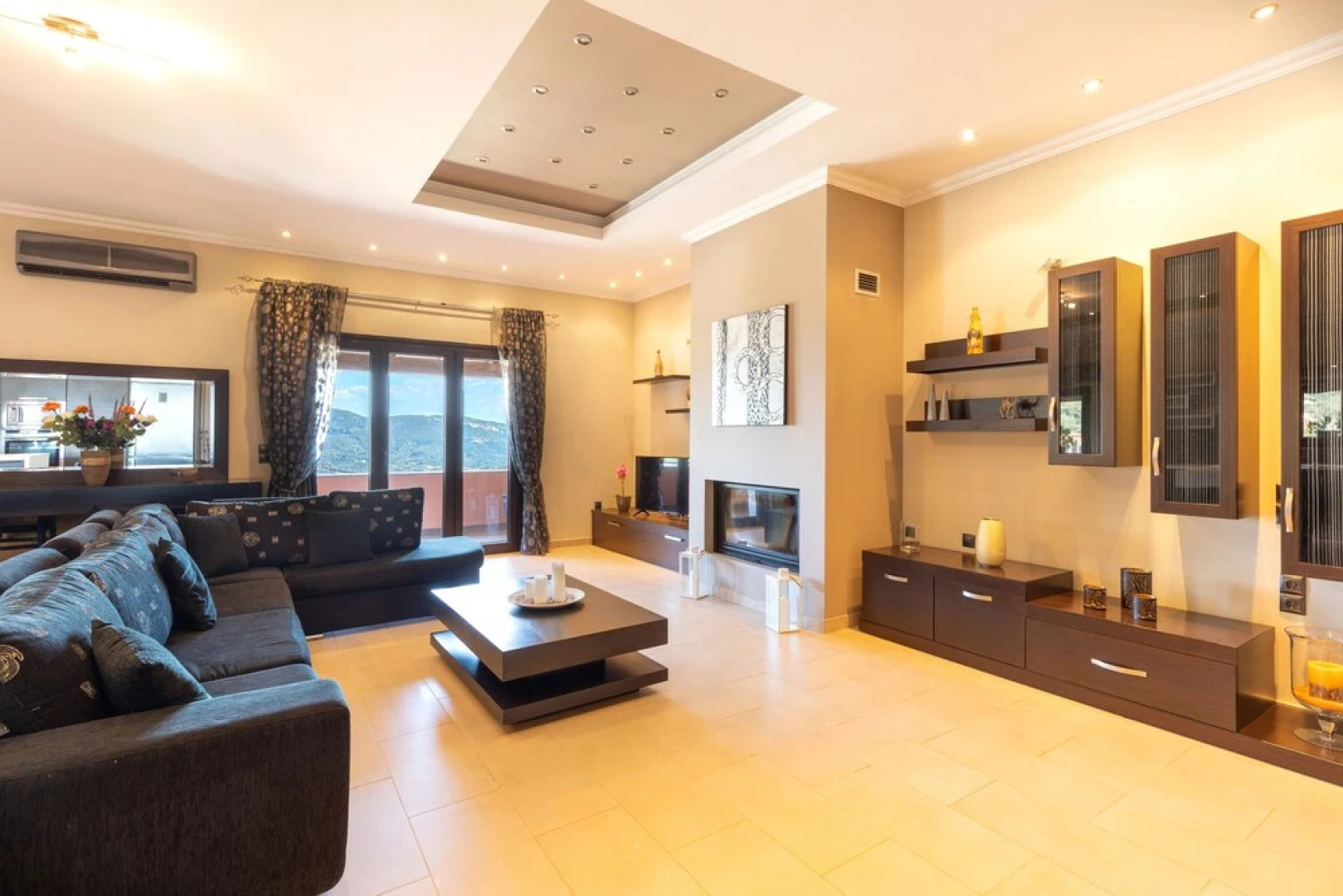 The Hillside Family Apartment