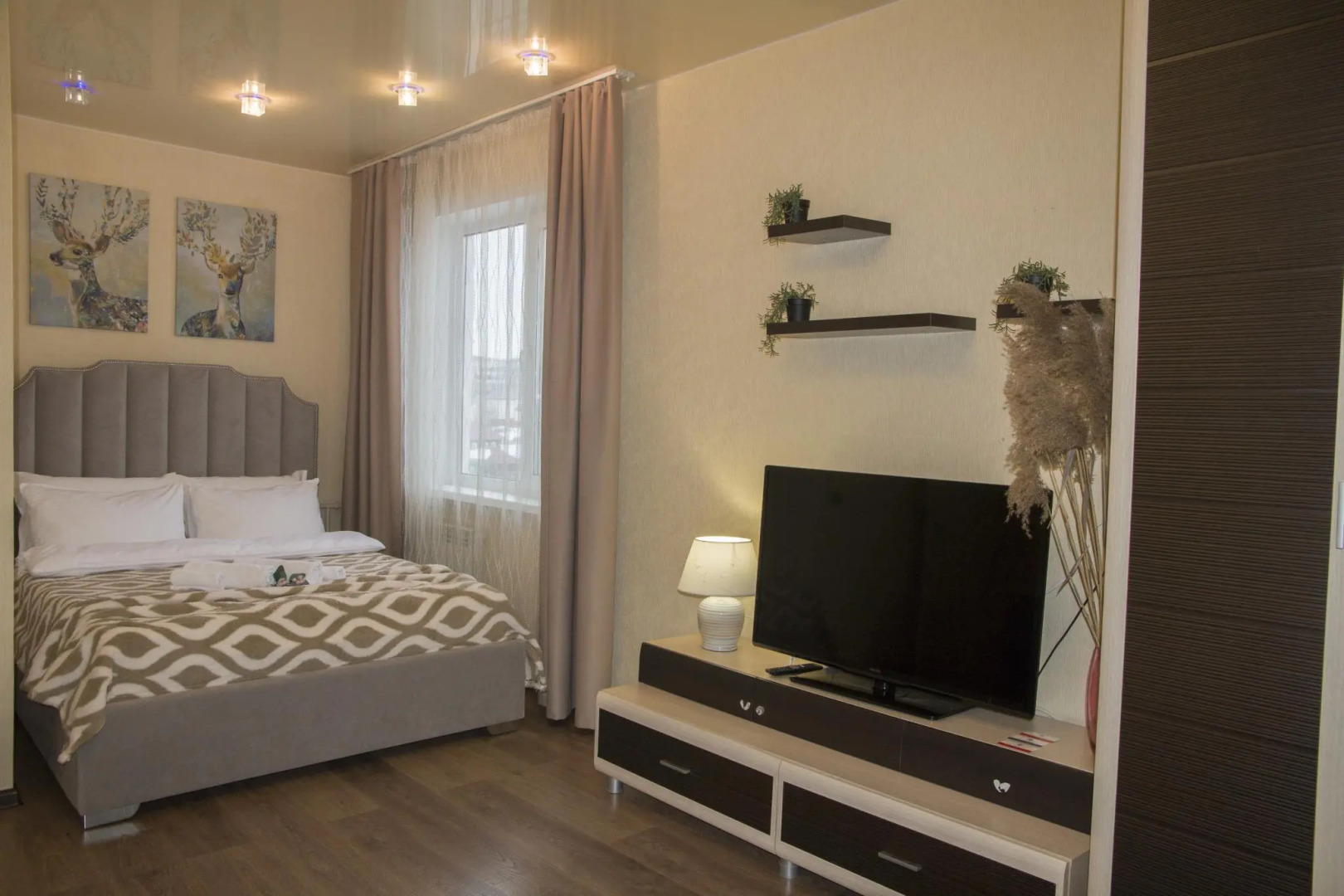 Барбарис на улице Парижской Коммуны 40