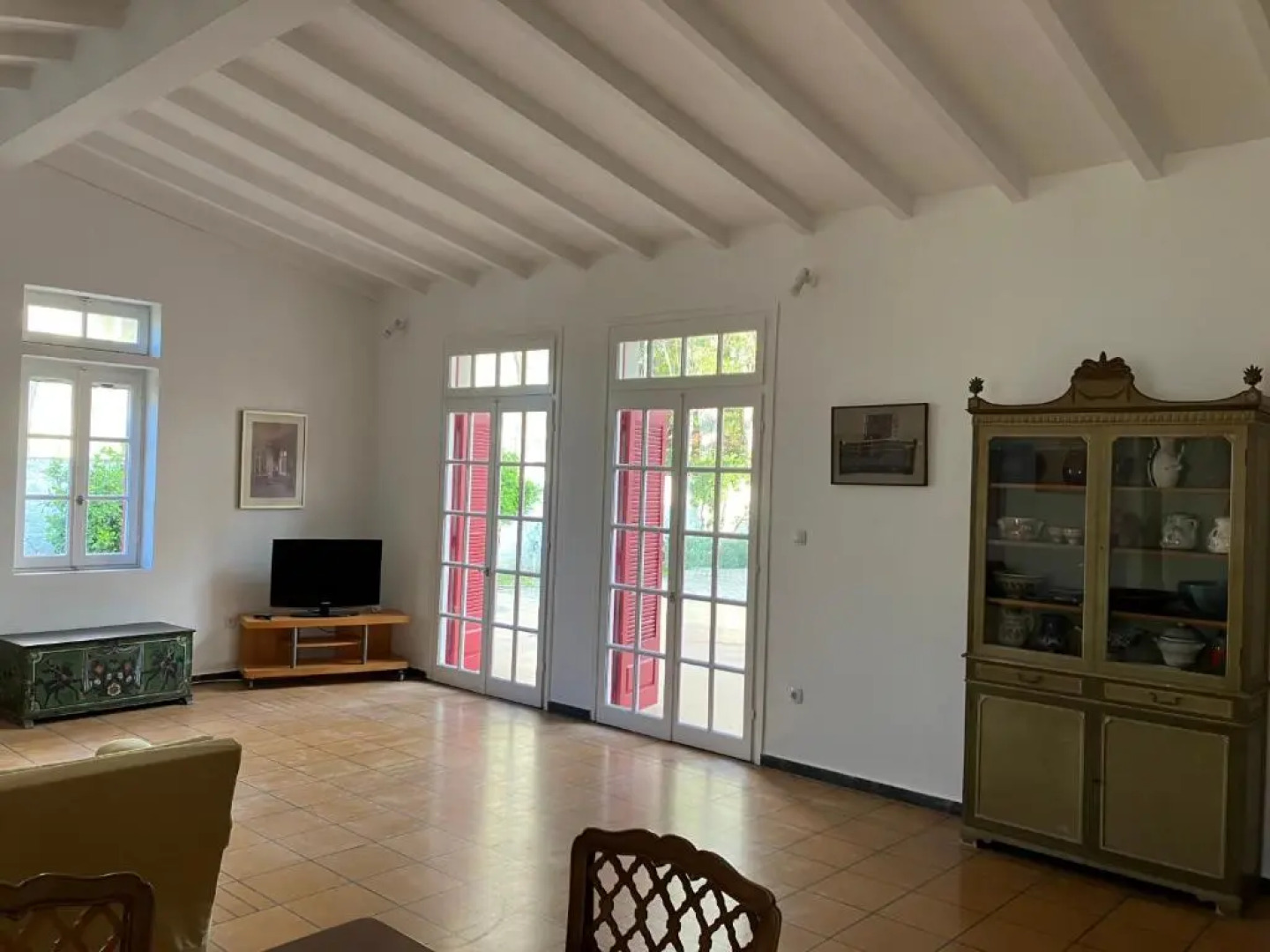 Mediterenian house with beautiful garden