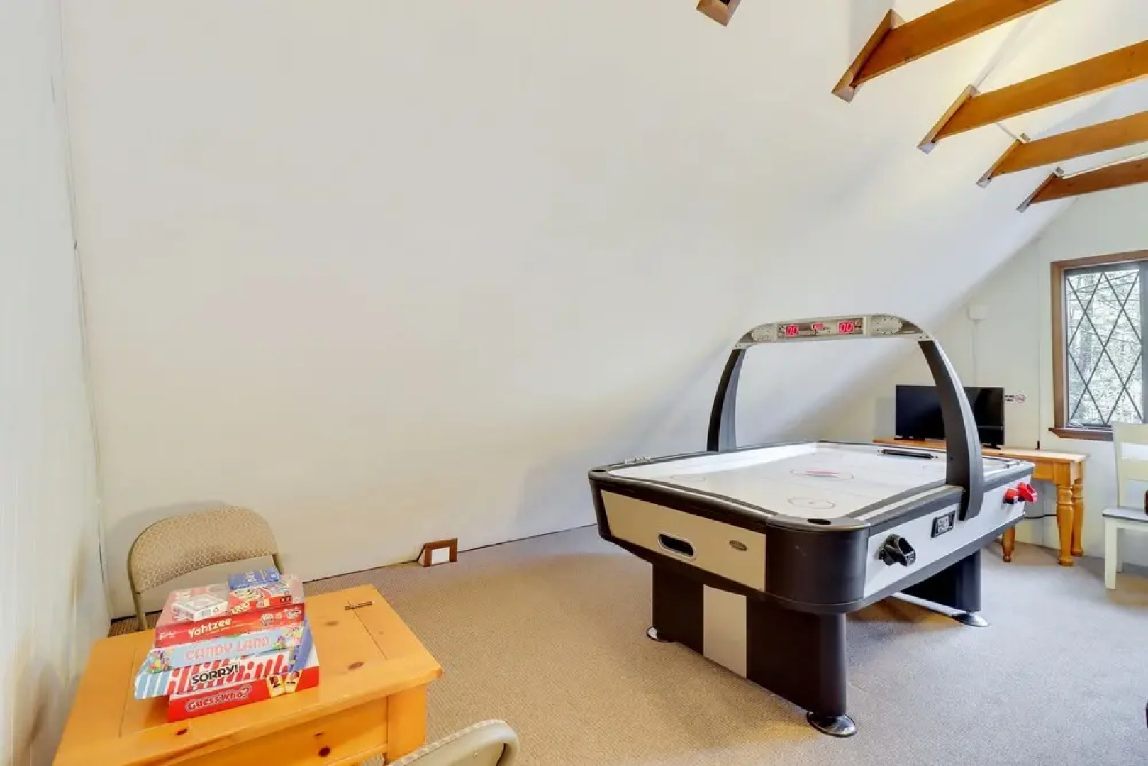 6 Mi to Lake Wallenpaupack: Poconos Getaway!