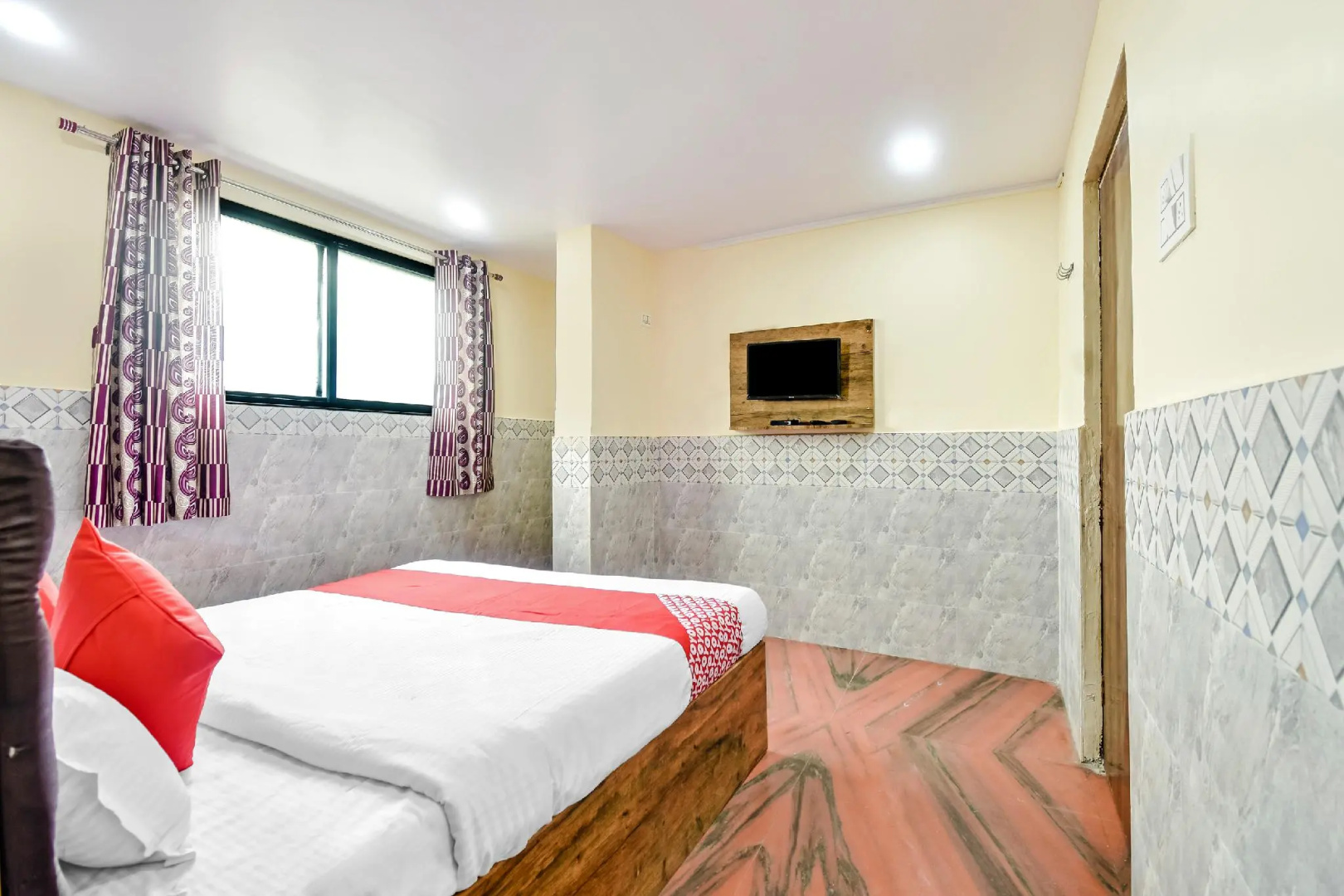 OYO 48837 Hotel Suvarna