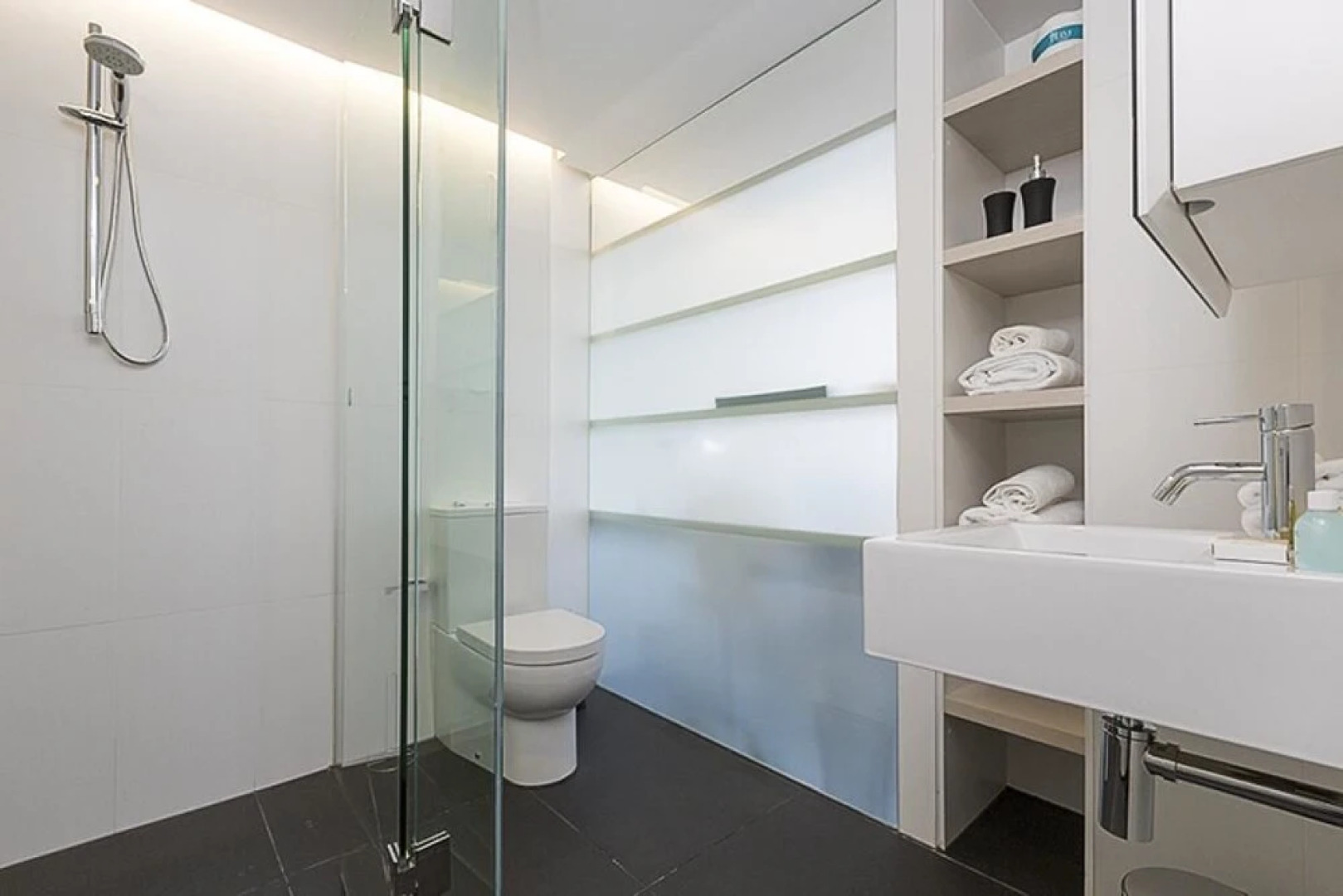 Accommodate Canberra - Nishi