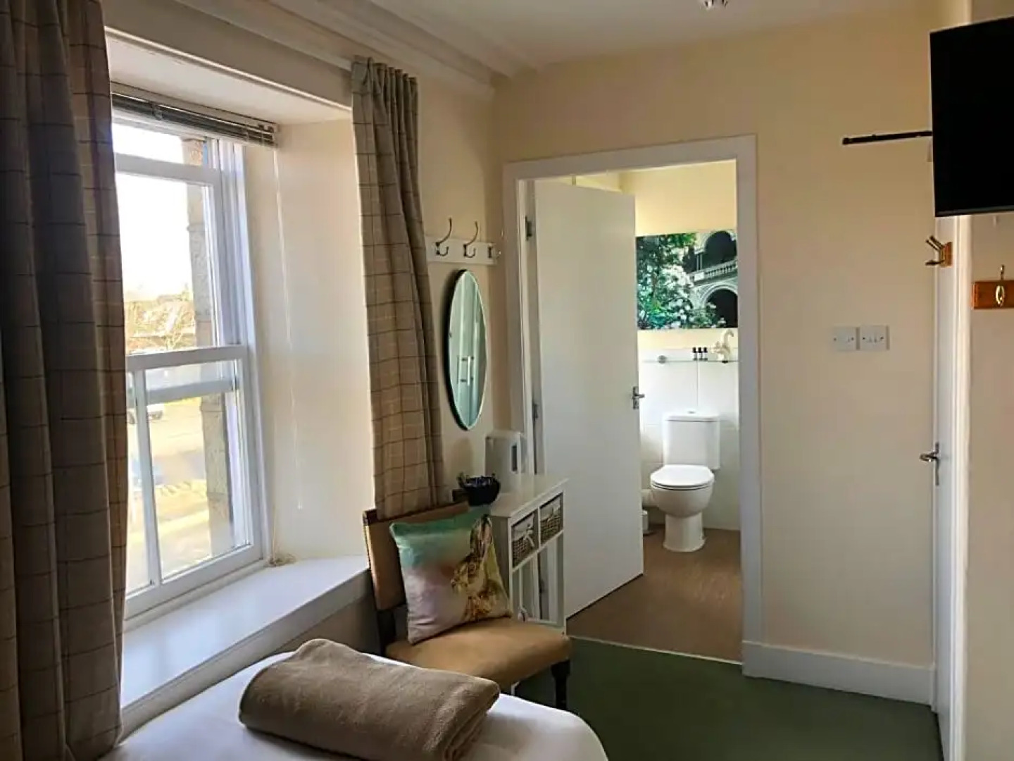 The Aberdeen Arms Hotel