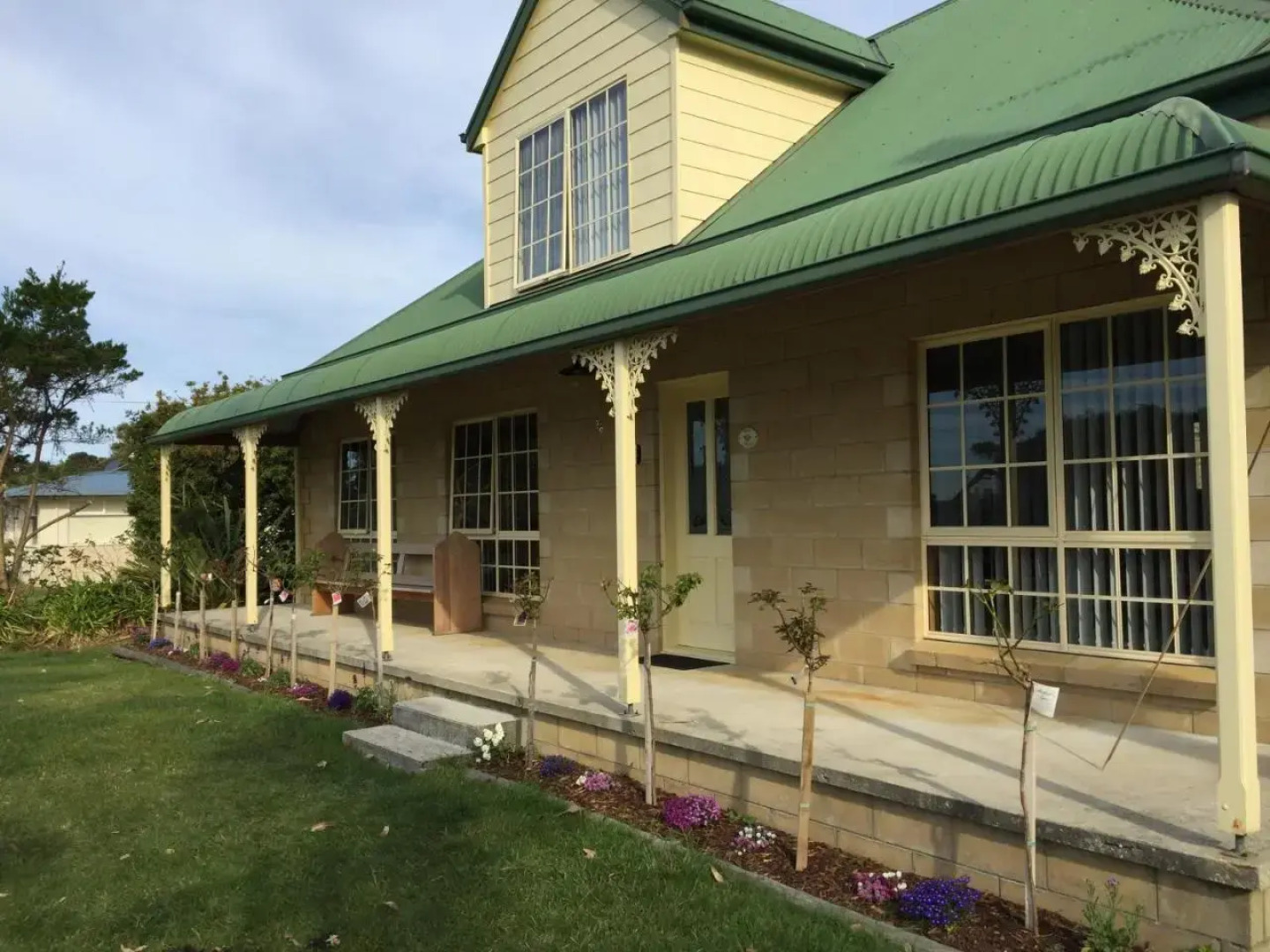 ‘Rose Cottage’ sisters beach accommodation