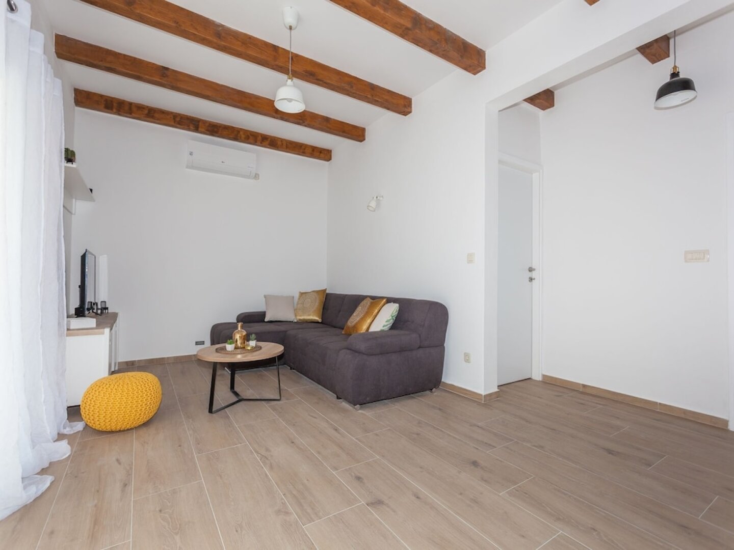 Tranquil Holiday Home in Vrana With Swimming Pool