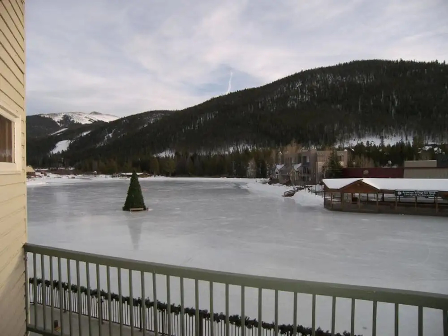 Lakeshore 1 Ba Studio condo by RedAwning