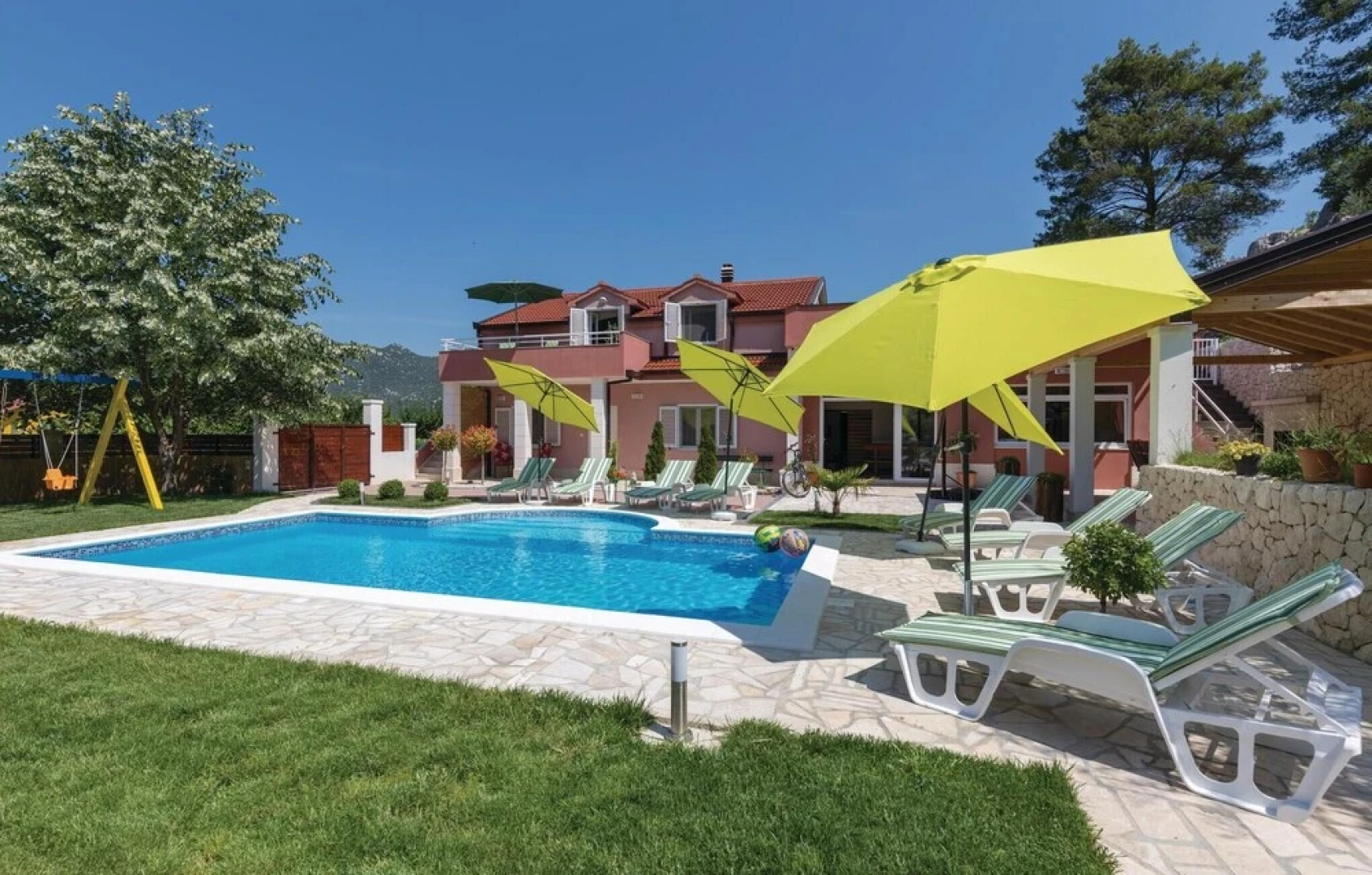 Stunning Home in Bacina With 4 Bedrooms, Wifi and Outdoor Swimming Pool