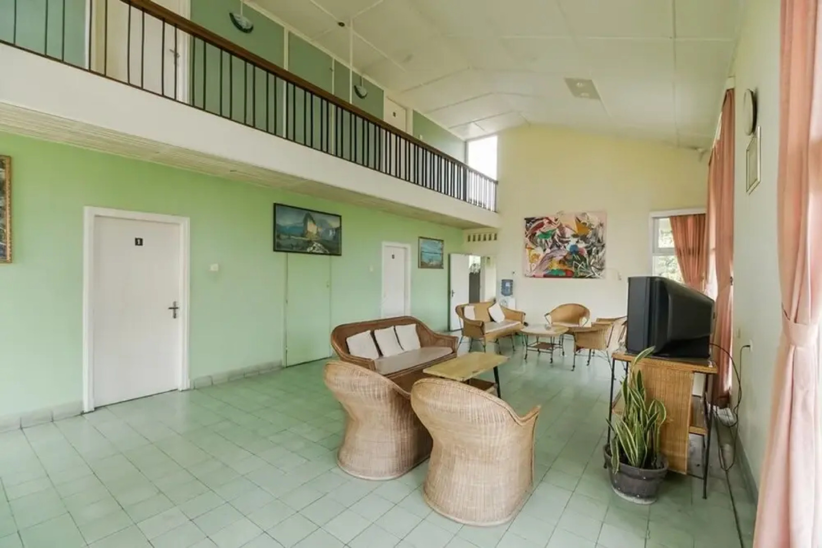 RedDoorz near Ngarai Sianok Bukittinggi