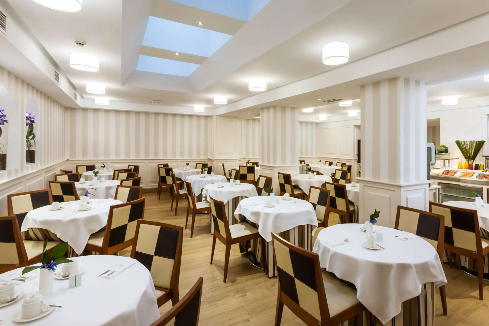 Отель Sercotel Gran Hotel Conde Duque