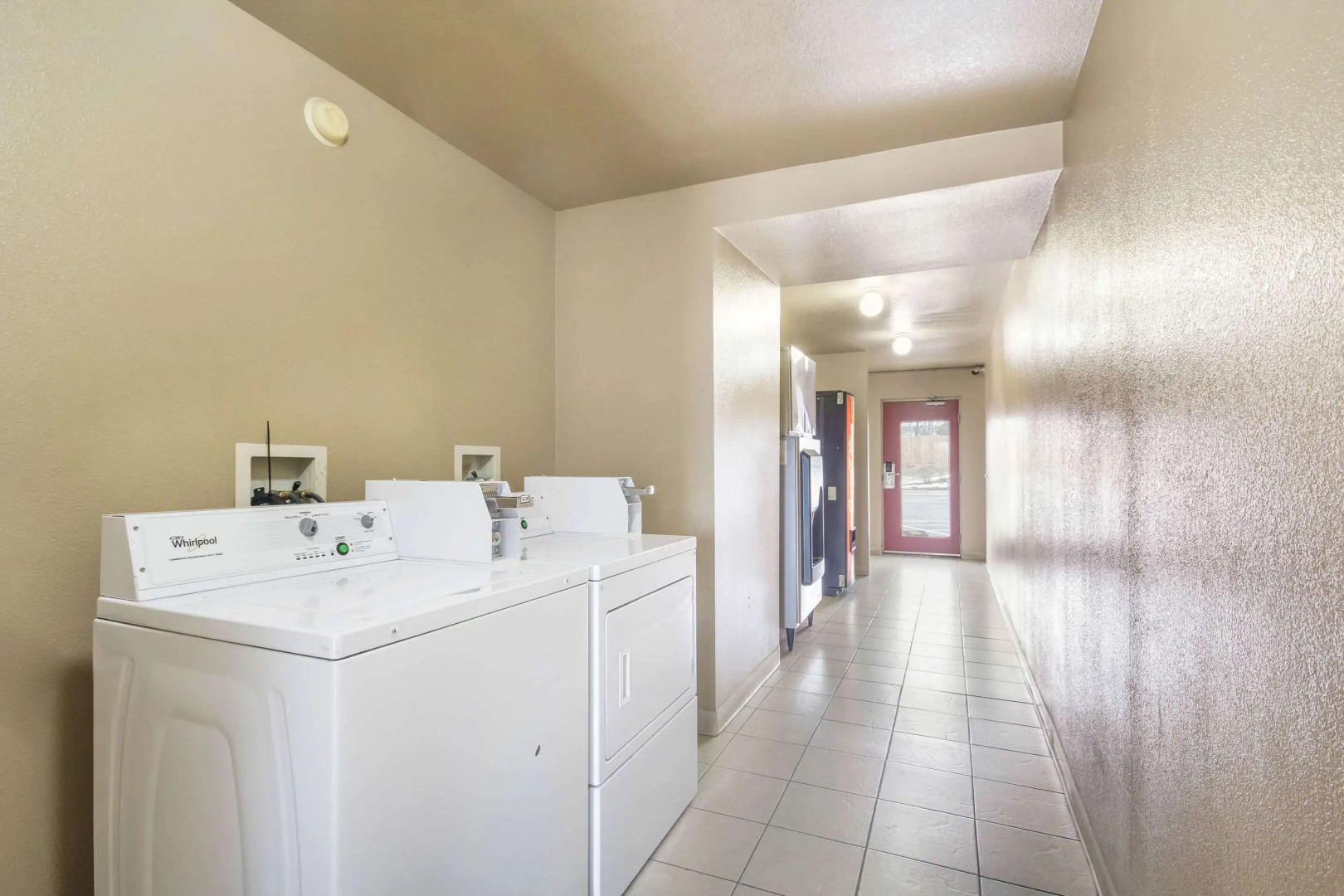 Econo Lodge Inn & Suites I-35 at Shawnee Mission