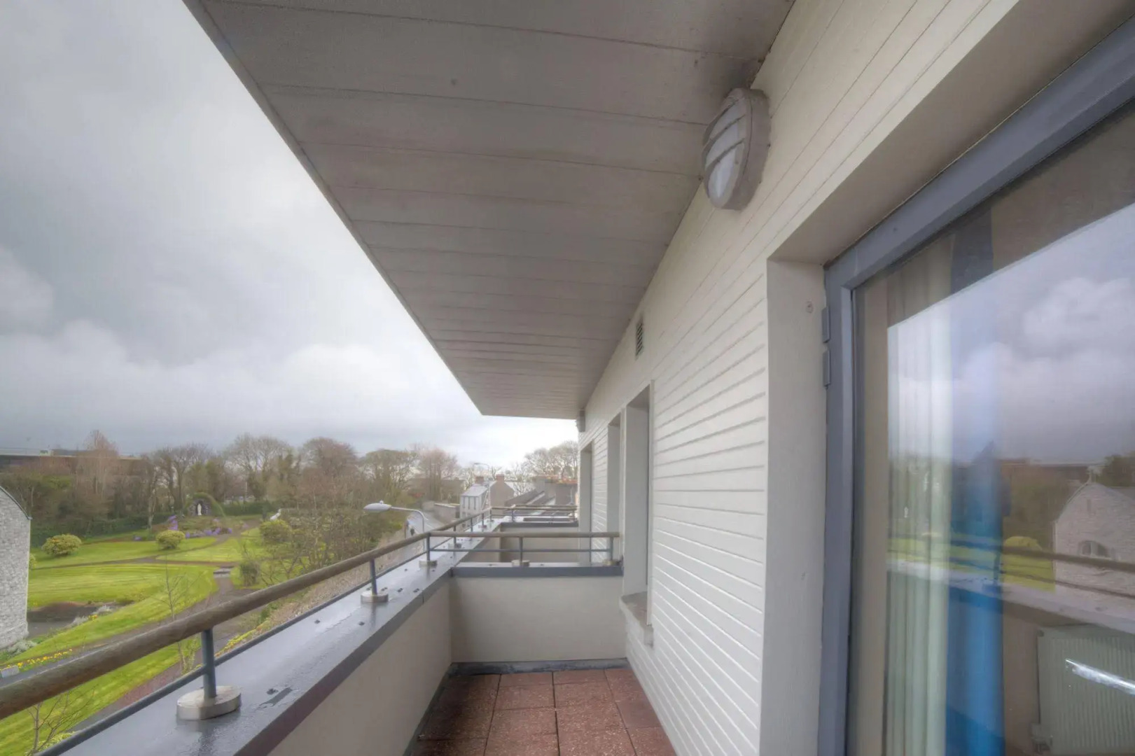 Snoozles Tourist Hostel