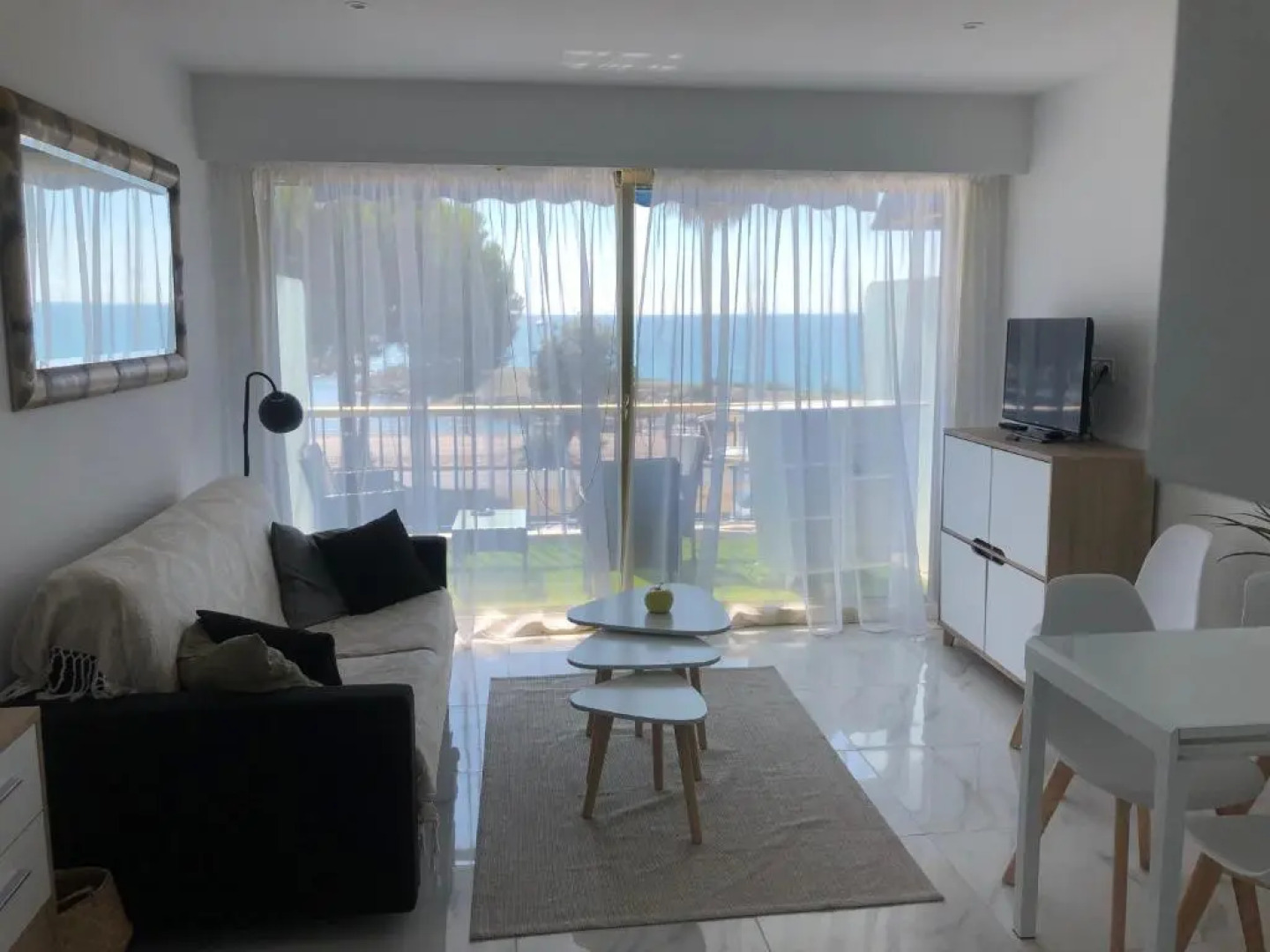 Appartement Au bord de la mer, vue plage , piscine, parking