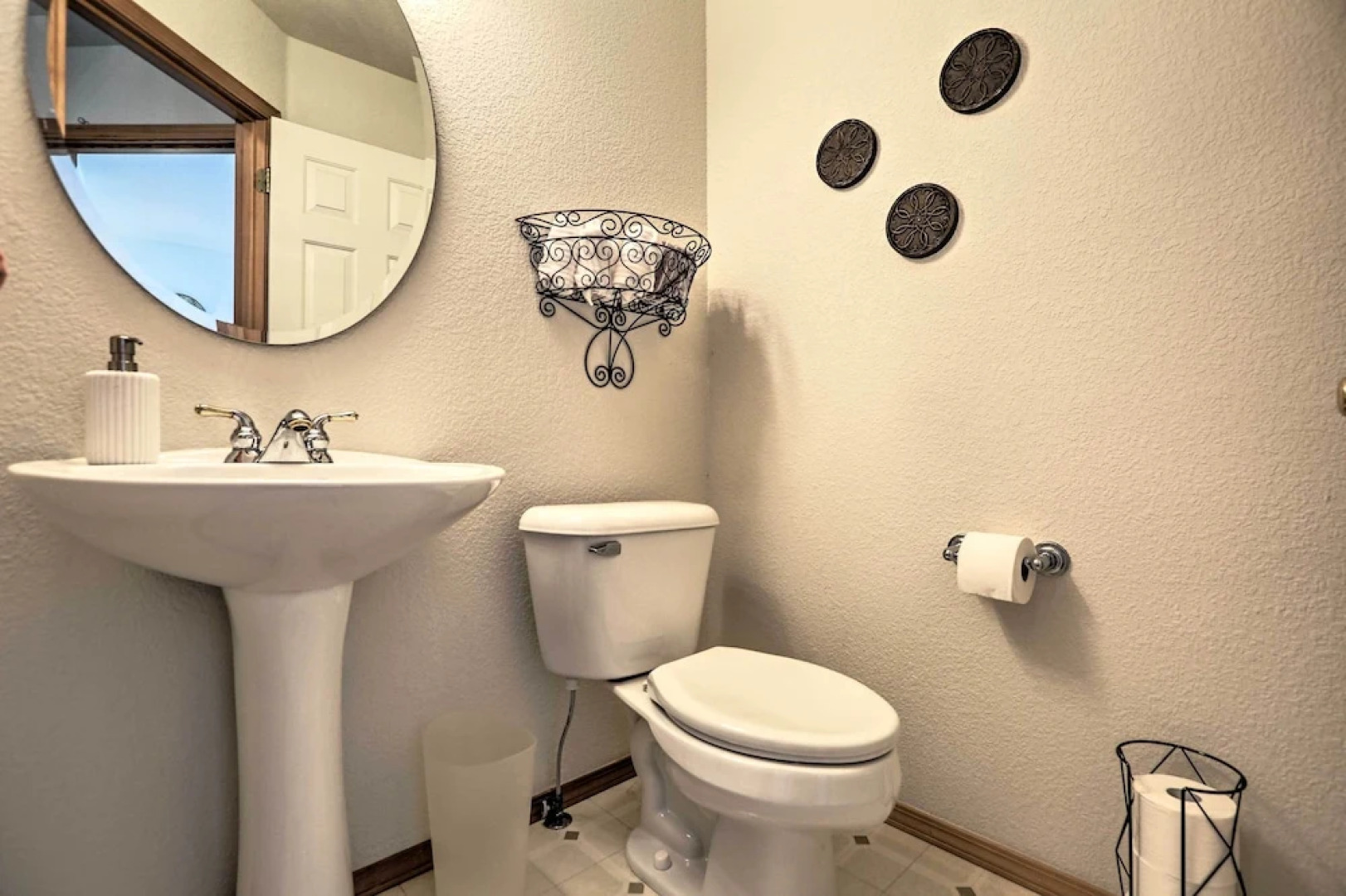 Idyllic Redmond Townhome w/ Furnished Deck!