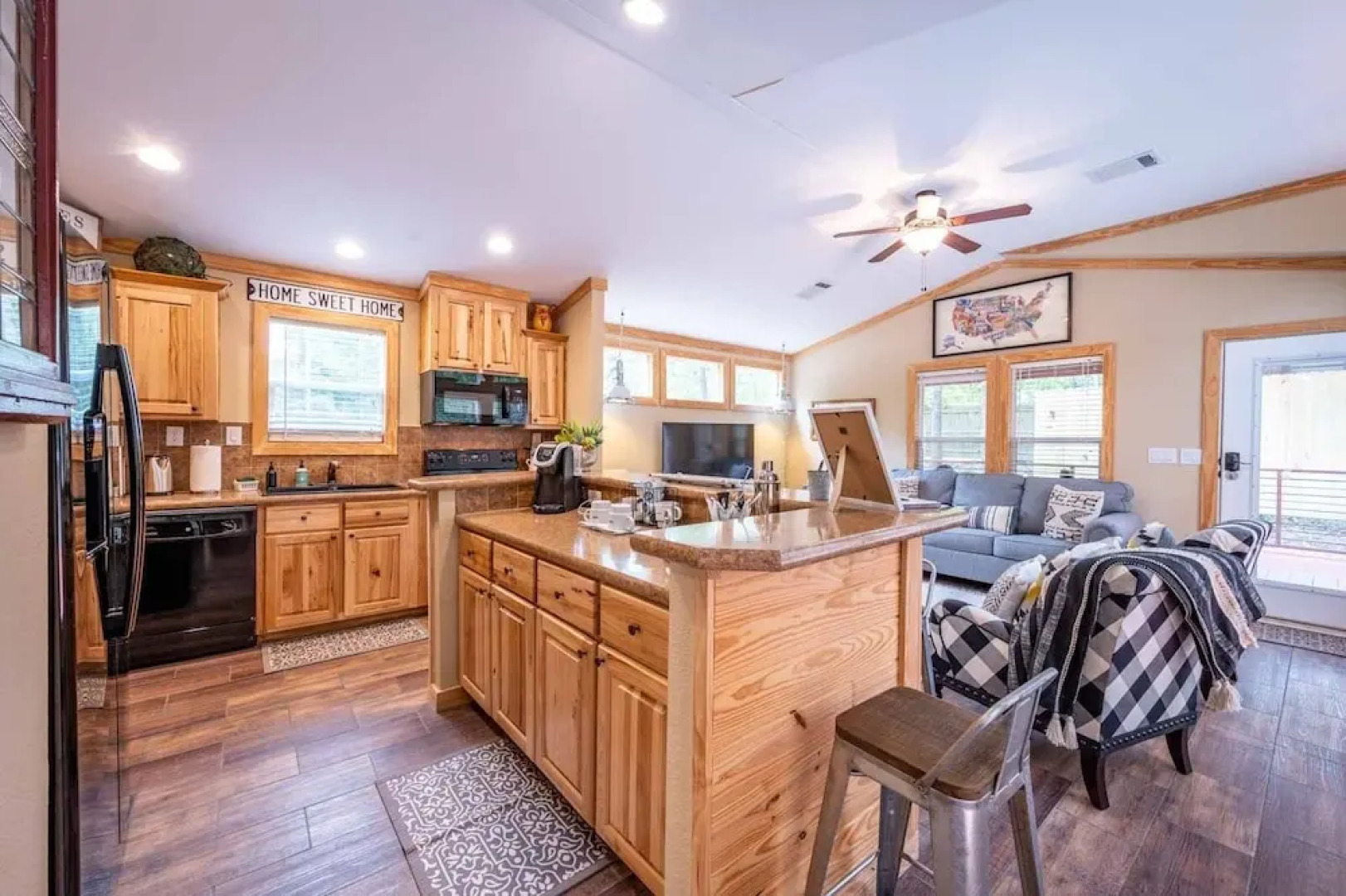 Fish Tales Stunning Cabin Includes Wifi, Hot Tub, and BBQ by Redawning