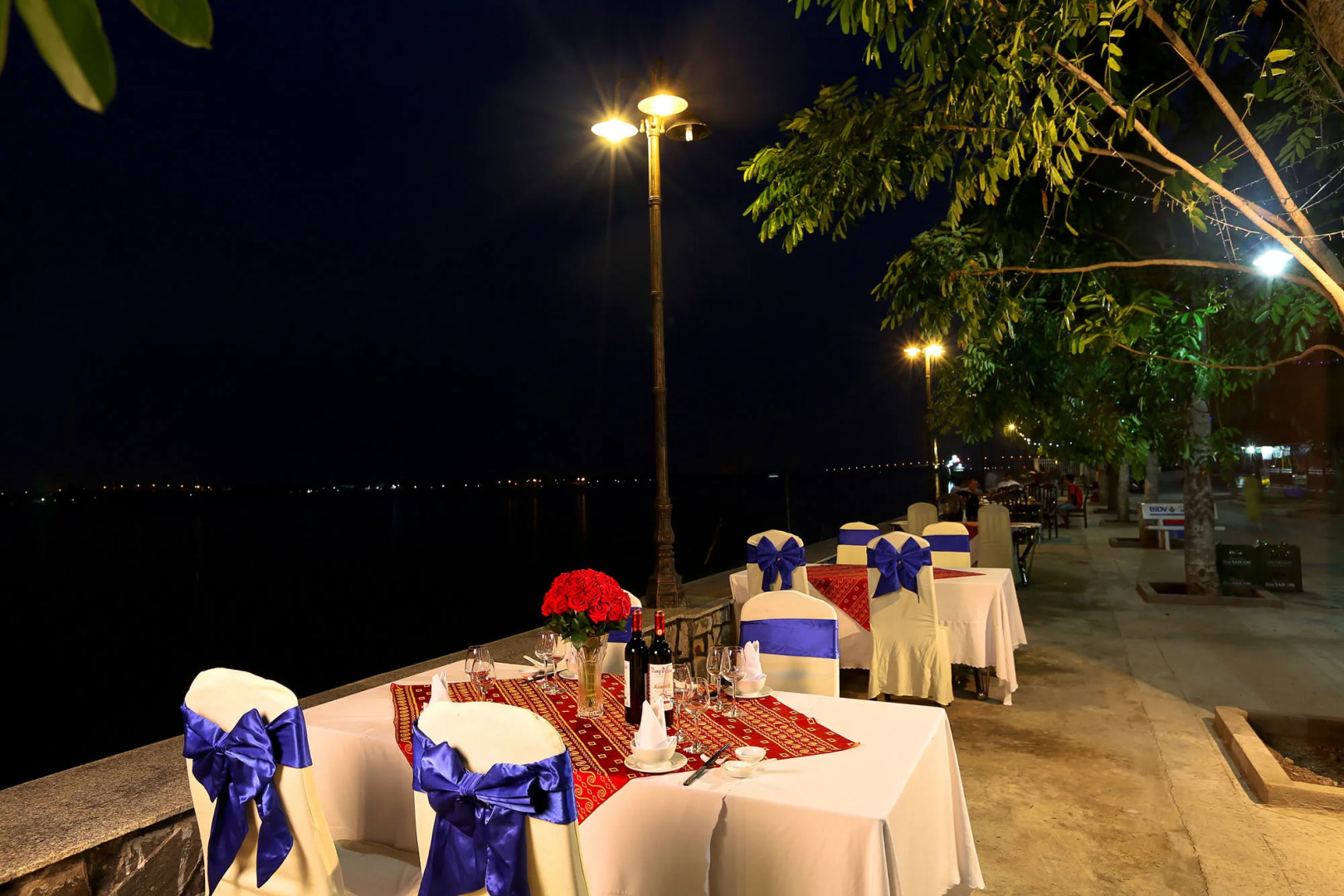 Van Phat Riverside Hotel