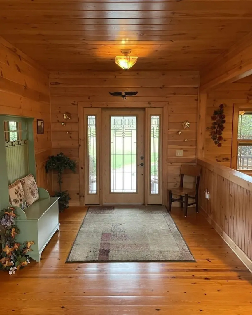 Deluxe log cabin! Pet and motorcycle friendly - enjoy nature with family and friends! 3 Bedroom Cabin by RedAwning